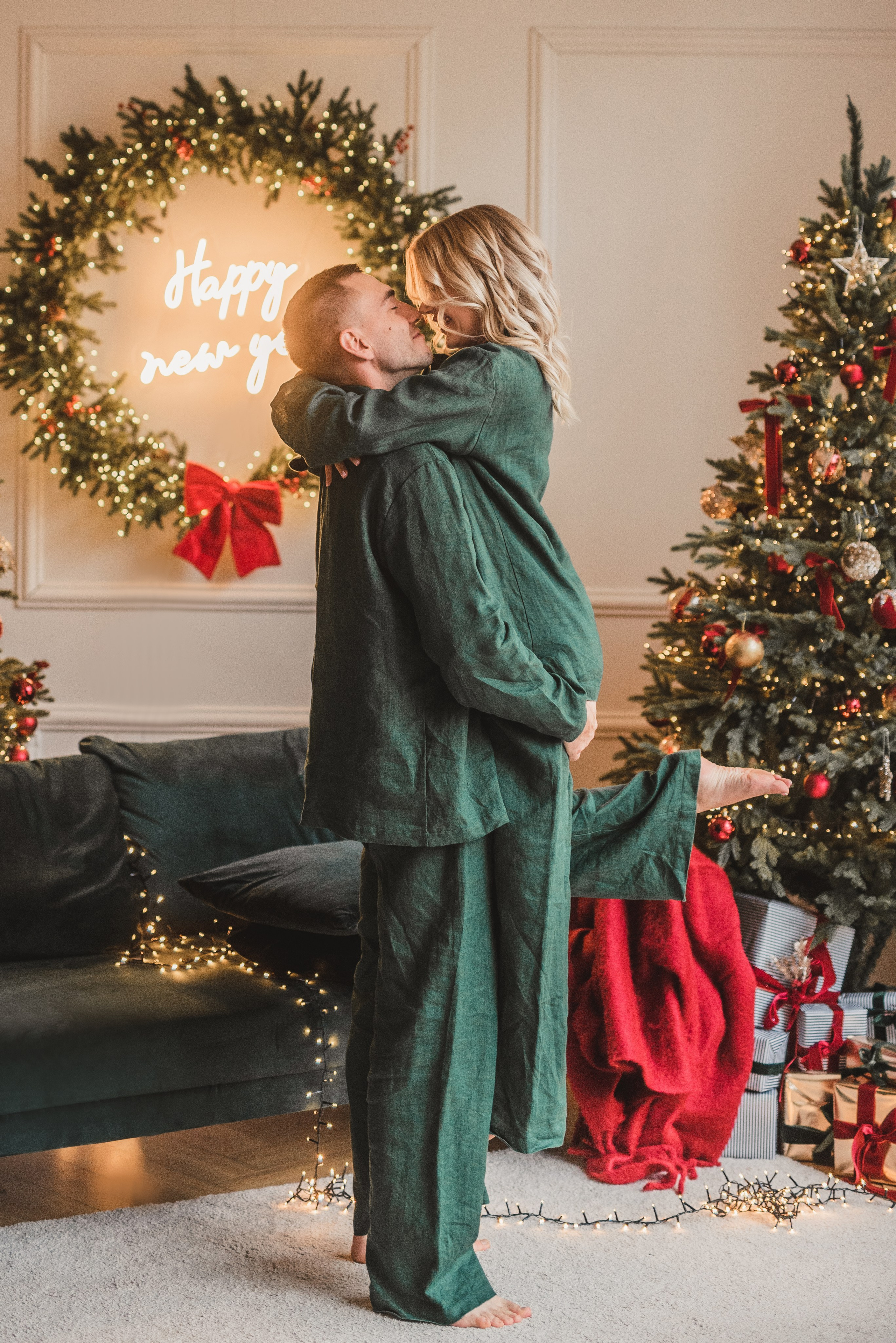 Fotostudijas Ziemassvētku Dekors – Maģiska svētku fotosesijas atmosfēra Rīgā. Fotostudija VEF Rīga