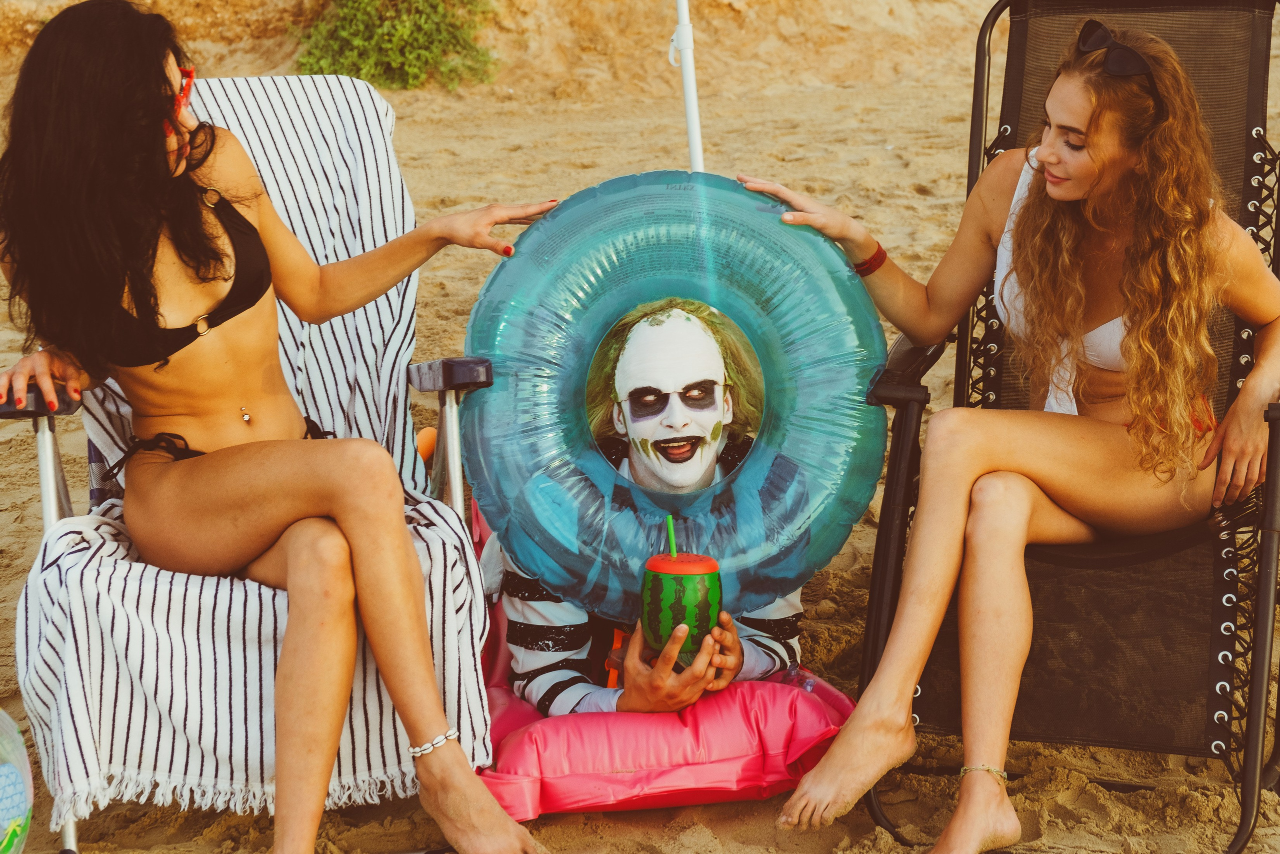 Beetlejuice на море: Экспериментальная фотосессия с цирковыми артистами — Фотограф Андрей Луковников