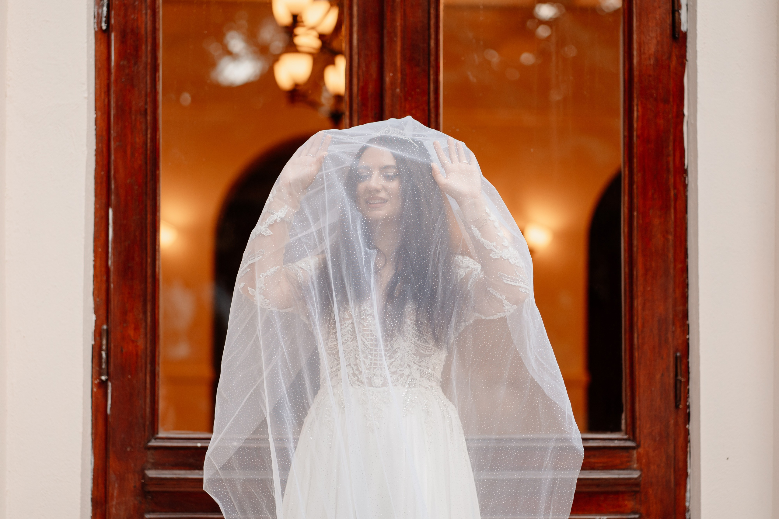 Ghidul Tau Complet pentru Alegerea Fotografului Potrivit | Mihai Popa Fotograf. Fotograf Nuntă & Botez București - Mihai Popa | Dincolo de oameni, imortalizez emoții!