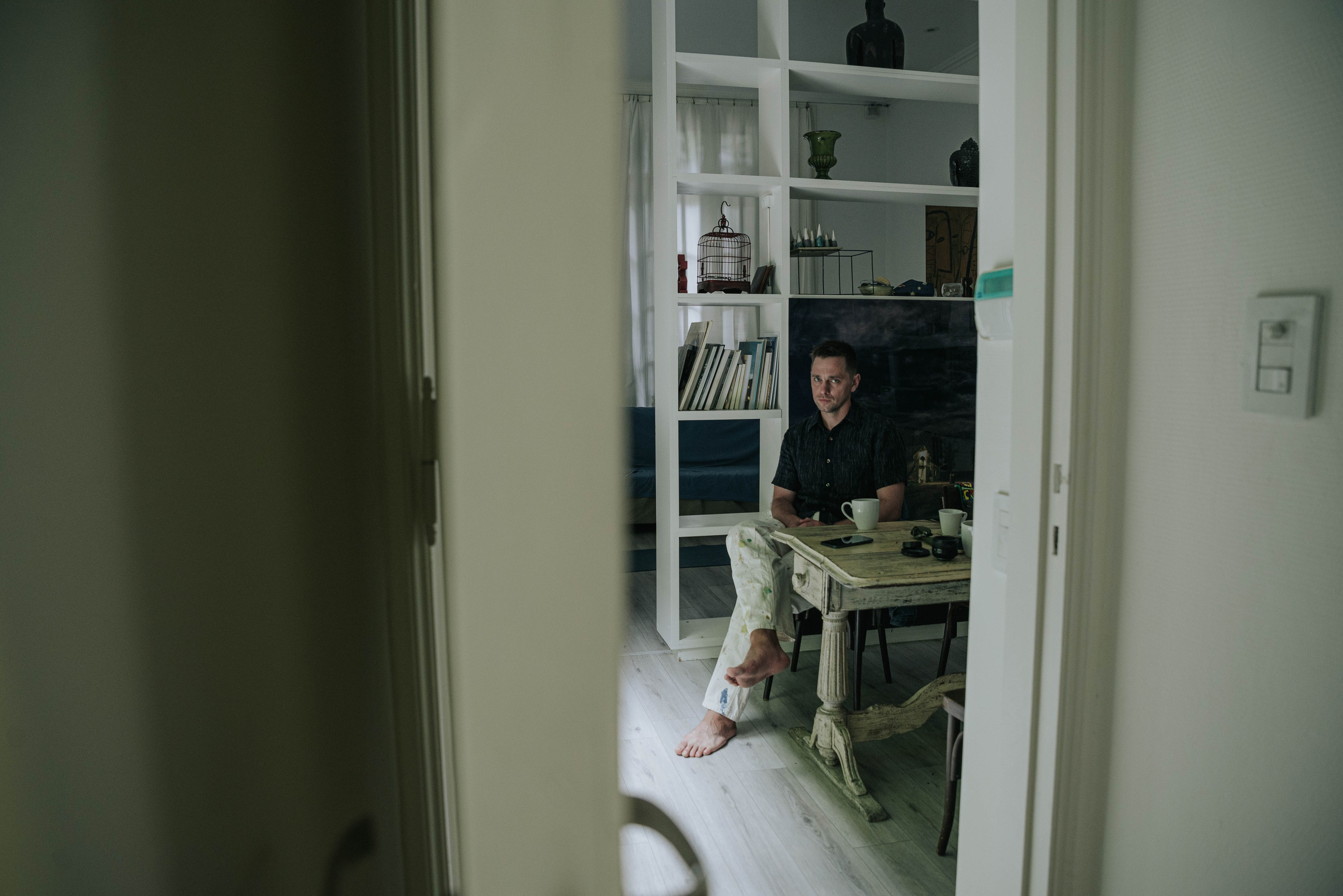 Docdocdoc. Visiting a Friend. Photographer @elmirkami in the city of Buenos Aires