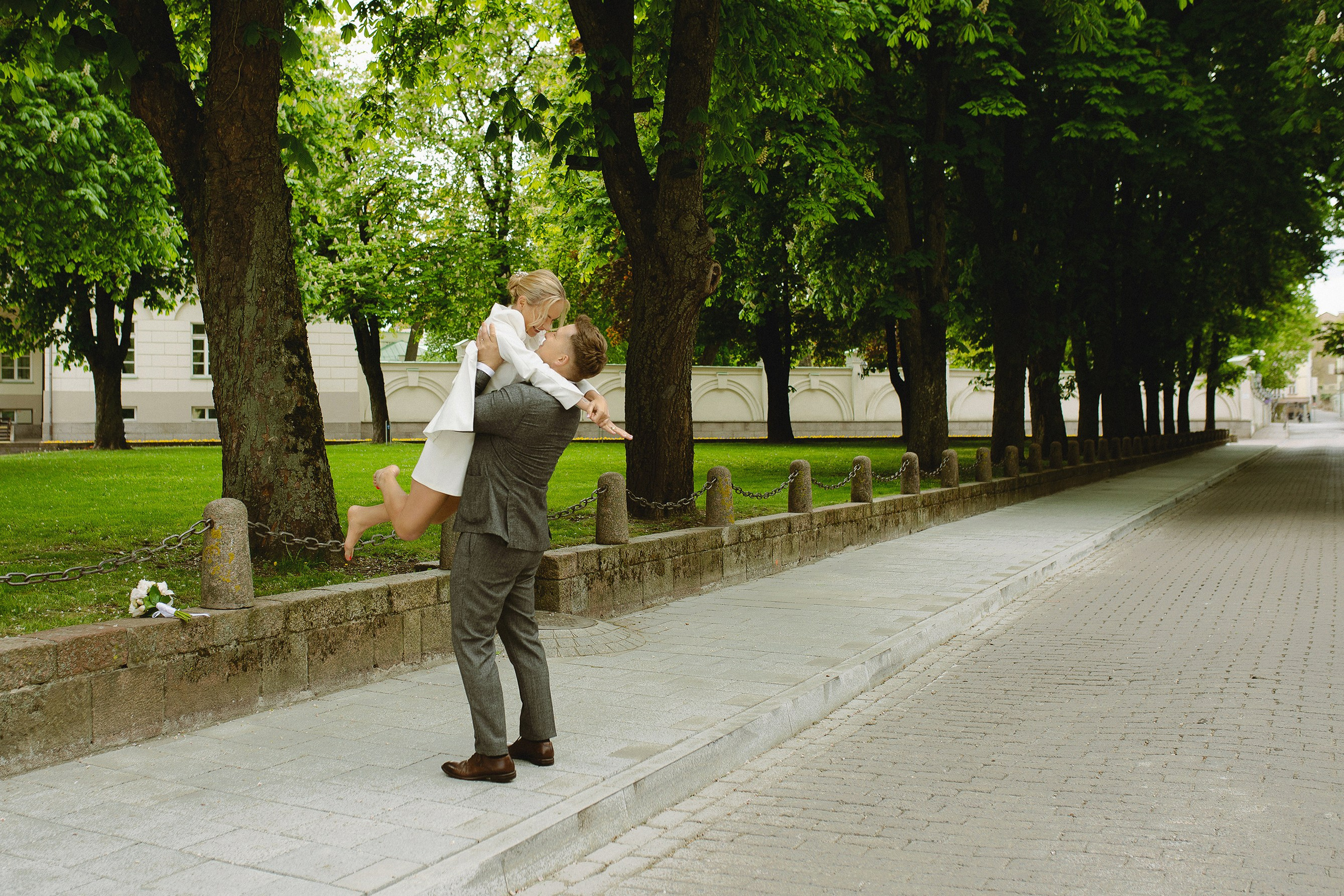 Vestuvių fotografė, vestuvių fotografas visoje Lietuvoje, vestuvių fotografė Vilniuje, jausminga ir jauki vestuvių fotografija, laikui nepavaldi vestuvių fotografija; Vestuvių fotografė Pakruojyje; Vestuvių fotografė Šiauliuose;Vestuvių fotografė Panevėžyje; vestuvių fotografė Kaune; Vestuvių fotografė Biržuose; vestuvių fotografė Pasvalyje; vestuvių fotografė Klaipėdoje