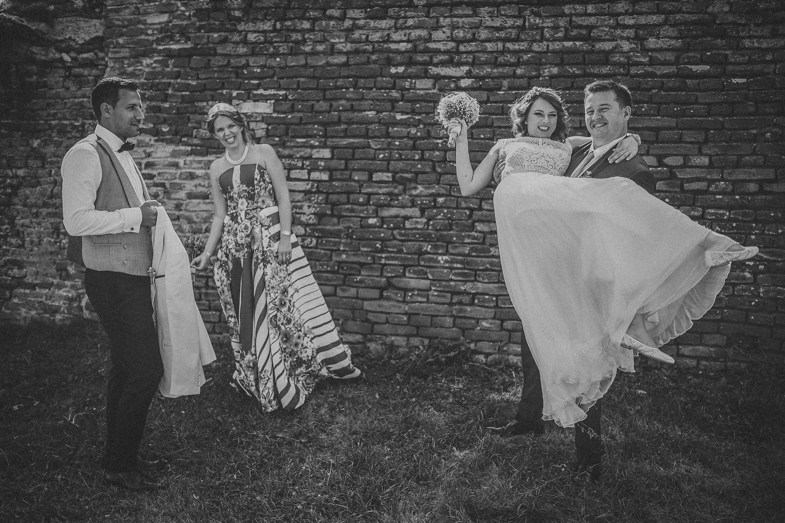 Alina și Ionuț | Fotografii Alb-Negru în Alba Iulia | Alex Vasilie. Alex Vasilie | Fotograf de Nuntă, Botez și Portret | Cluj-Napoca