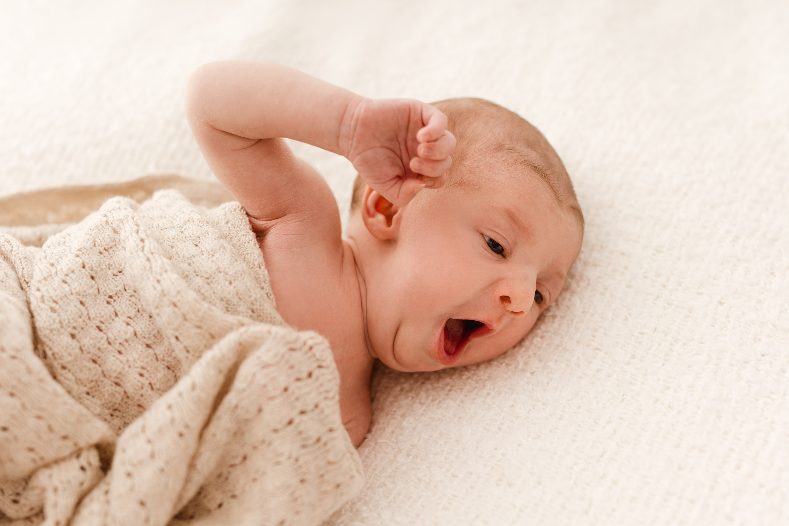 Sesja noworodkowa malutkiej Kaji. Fotograf Łódź - sesja ciążowa, noworodkowa, dziecięca. Studio w Łodzi