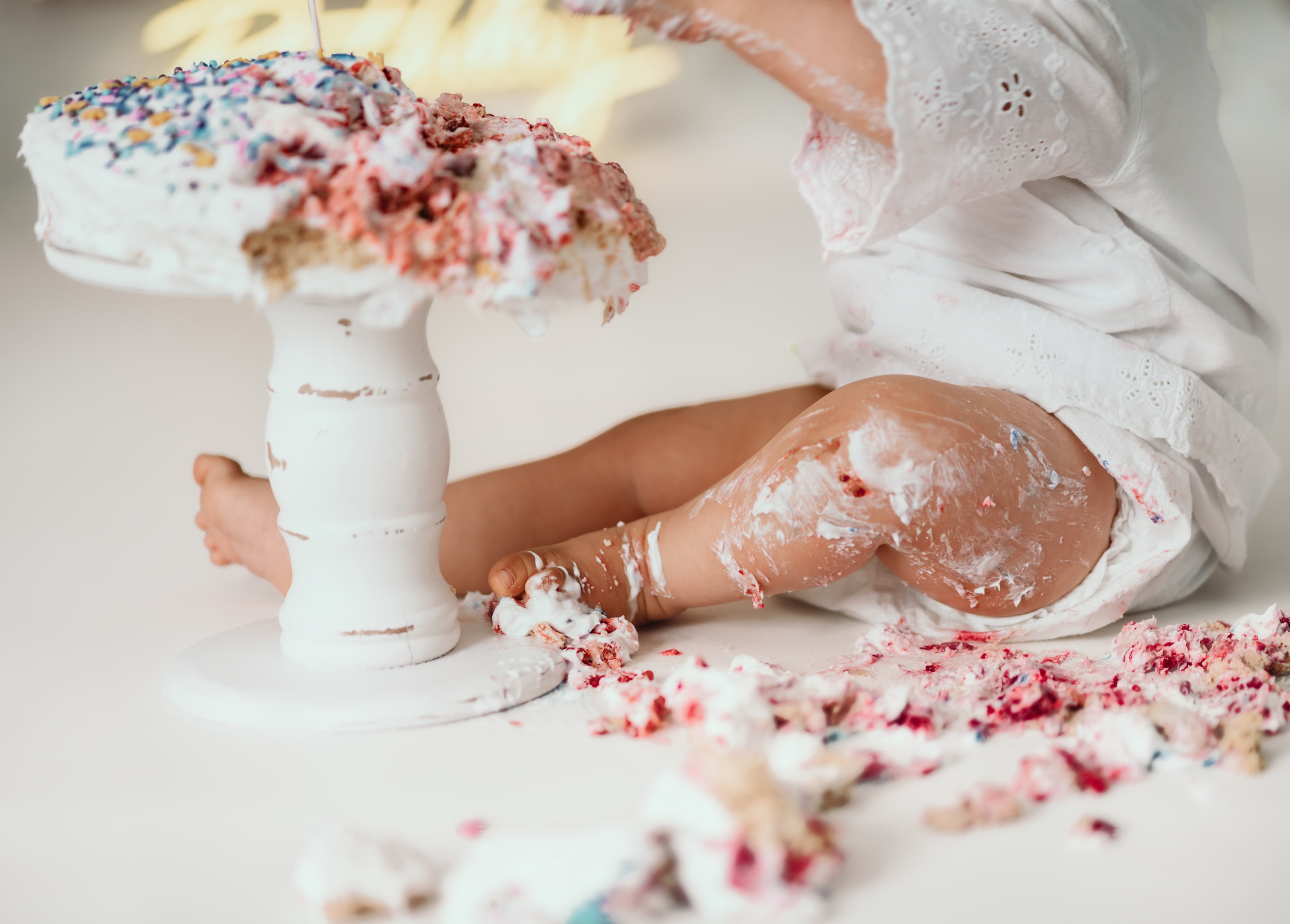 cake smash u beogradu bebina noga umazana slagom