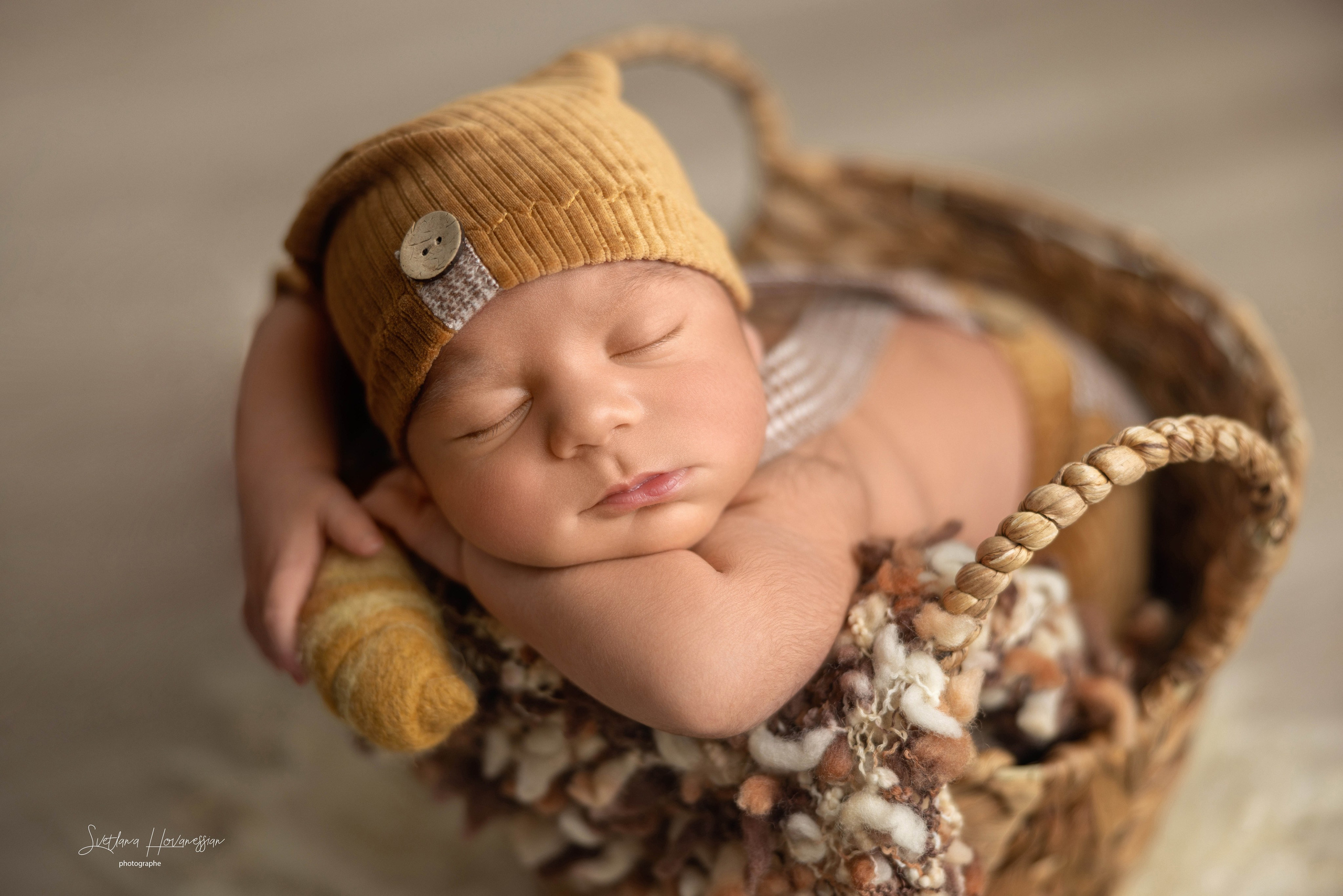 NOUVEAU-NE. PHOTOGRAPHE DE GROSSESSE ET NAISSANCE À LYON