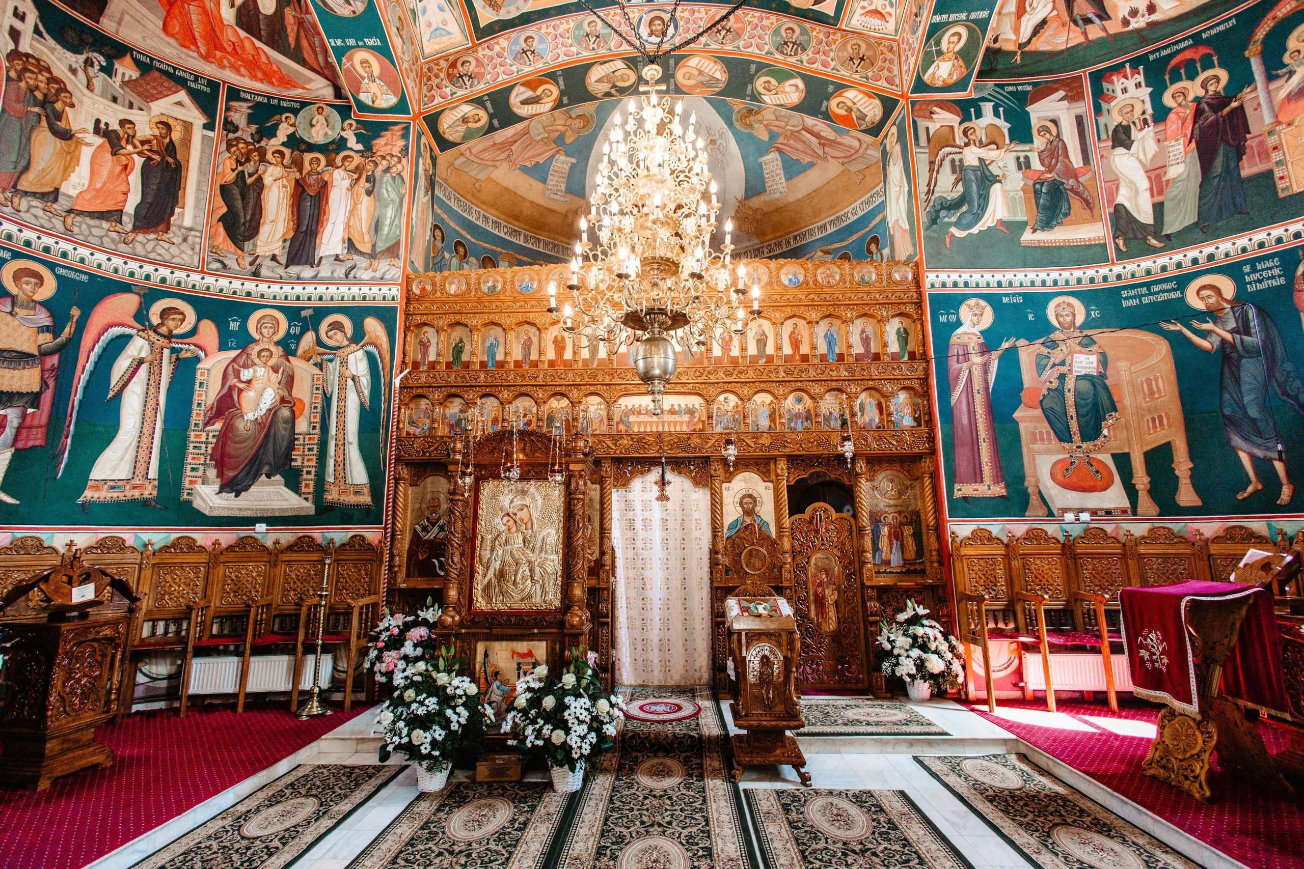 - Preotul ținându-l pe micuțul Mathias Gabriel la botez, în biserica Înălțarea Domnului, Copălău  - Detalii de la botezul lui Mathias – lumânare, trusou și icoană  - Familia lui Mathias Gabriel alături de micuț, în ziua botezului  - Portret emoționant cu mama și bebelușul în brațe, în biserică,fotograf profesionist evenimente Botoșani, Iași, Suceava, Fălticeni, Bacău, Pașcani, Roman - AlinoFotoStudio by Alin Chirilă - servicii foto nuntă, botez, cununie, ședințe foto creative, albume personalizate, fotografii emoționante și calitative pentru cele mai importante momente din viață,fotograf nuntă Botoșani Alin Chirilă,  ședință foto botez Iași - AlinoFotoStudio,  servicii fotograf profesionist evenimente Suceava,  fotograf cununie civilă Fălticeni - Alin Chirilă,  album foto nuntă personalizat Bacău.“Bebeluș botezat în biserică, ținut în brațe de nași”	•	“Detaliu cu lumânarea de botez decorată cu flori albe”	•	“Părinți emoționați alături de copilul lor la ceremonia de botez”	•	“Masa festivă de botez cu decor tematic și tort personalizat”	•	“Momentul în care preotul toarnă apă sfințită pe fruntea bebelușului”	“Bebeluș în rochie albă de botez, zâmbind în brațele mamei”	•	“Detaliu cu cruciulița de botez așezată pe o pernă de satin”	•	“Părinți și nași aprinzând lumânările în timpul ceremoniei de botez”	•	“Tort de botez decorat cu figurine tematice și numele copilului”	•	“Copil botezat dormind liniștit în pătuțul decorat festiv”	•	“Momentul în care preotul binecuvântează copilul în fața altarului”	•	“Invitați adunându-se în jurul mesei festive la petrecerea de botez”	•	“Bebeluș ținând în mână o jucărie personalizată primită la botez”	•	“Familie fericită pozând împreună după ceremonia de botez”	•	“Decor tematic cu baloane și flori la locația petrecerii de botez” fotograf Botoșani fotograf evenimente fotograf botez Alin Chirila fotograf alinofotostudio.fotograf botez Amelis Maria, fotografie botez Botoșani, fotograf Alin Chirilă, amintiri botez, fotografii botez, botez Amelis Maria, fotograf copii, fotografie botez în Botoșani,