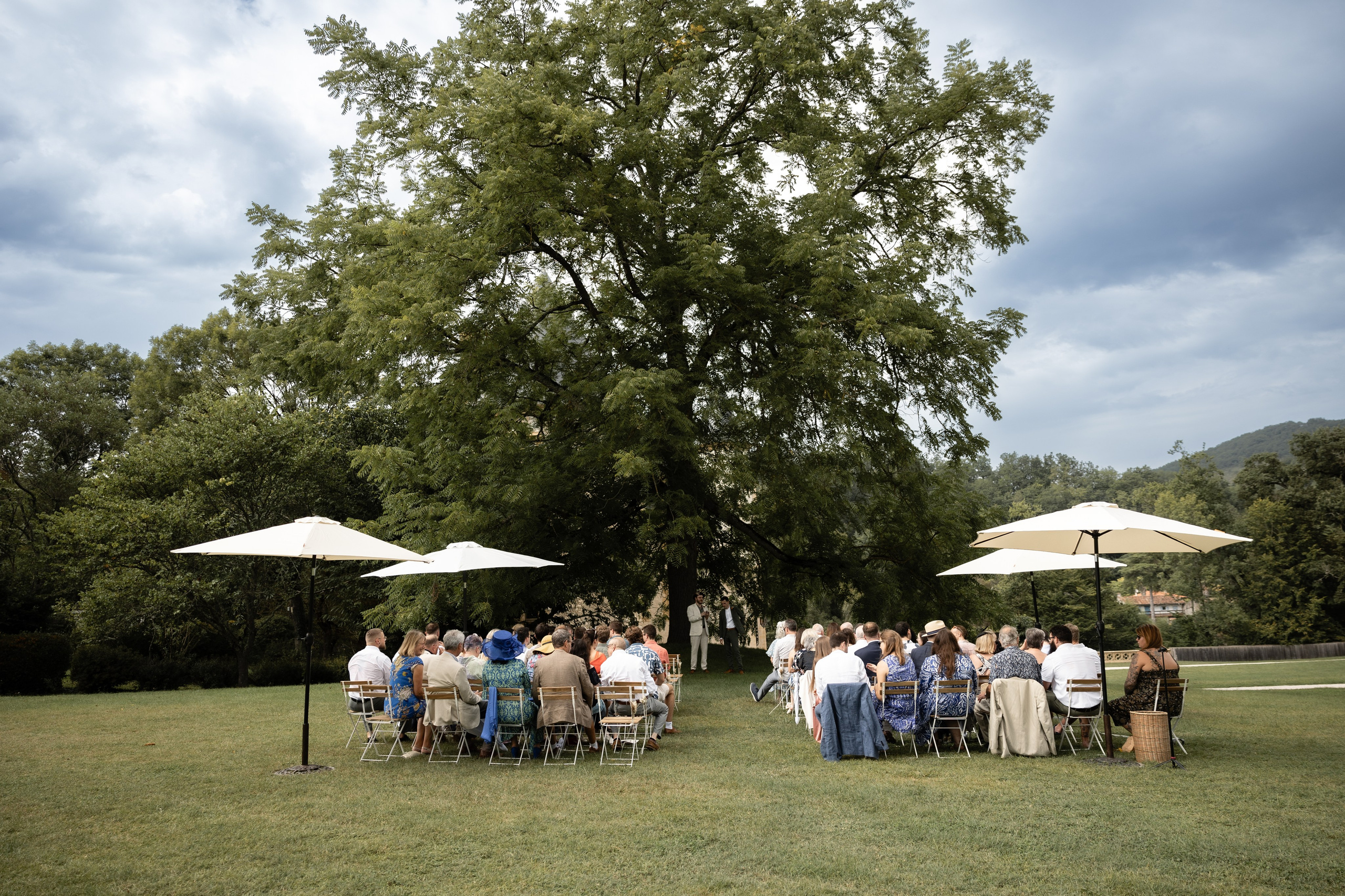 Rachel et Giles. Photo de mariage au Château de Saint-Martory. Eugénie Smirnova — photographe à Toulouse et dans le sud-ouest de la France