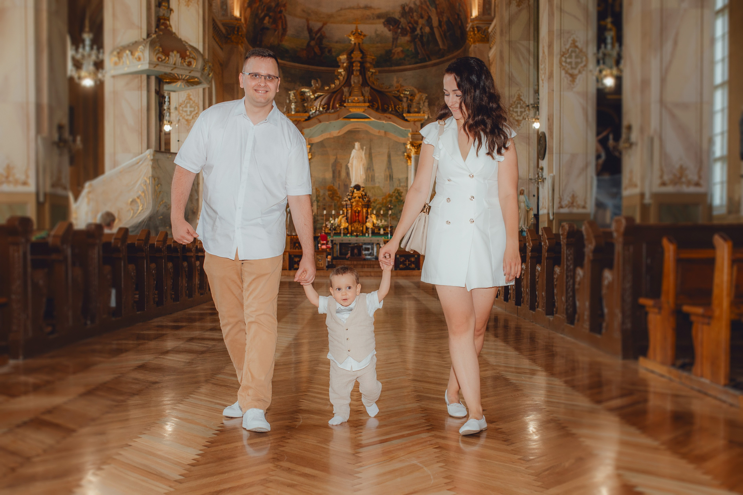 Krikštynos, krikštas, krikštynų fotosesija, ceremonija, bažnyčia krikštynų pasiruošimo fotografavimas. Krikštynų fotografas Vilnius Trakai kaina krikštynų fotografavimas fotografė personal.lt photogrpahy kainos šeima, vaikai profesionali natūrali meninė reportažinė klasikinė fotosesija, krikštynų fotosesija gamtoje