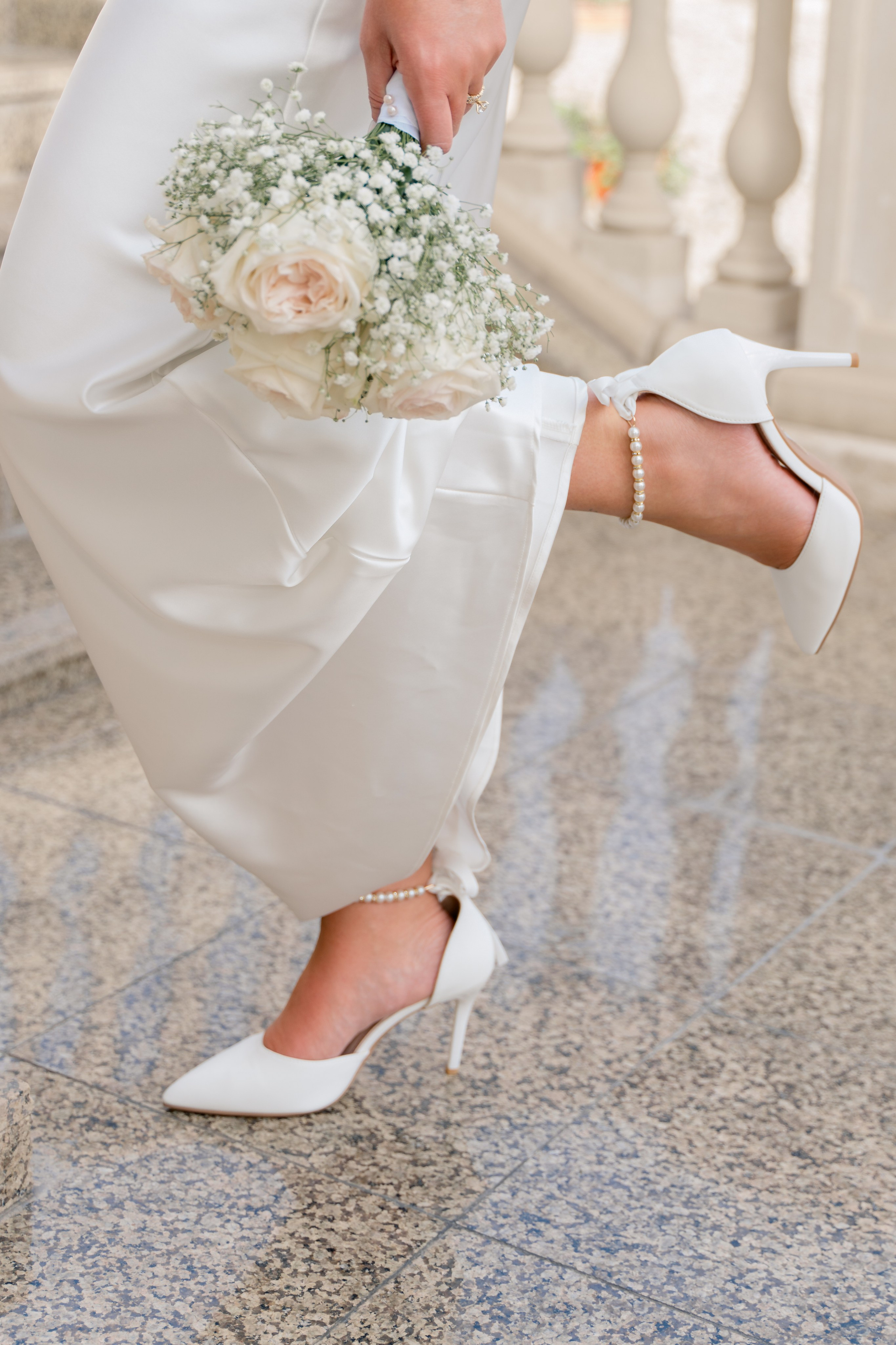 Romantic pre-wedding photoshoot in Abu Dhabi outdoor