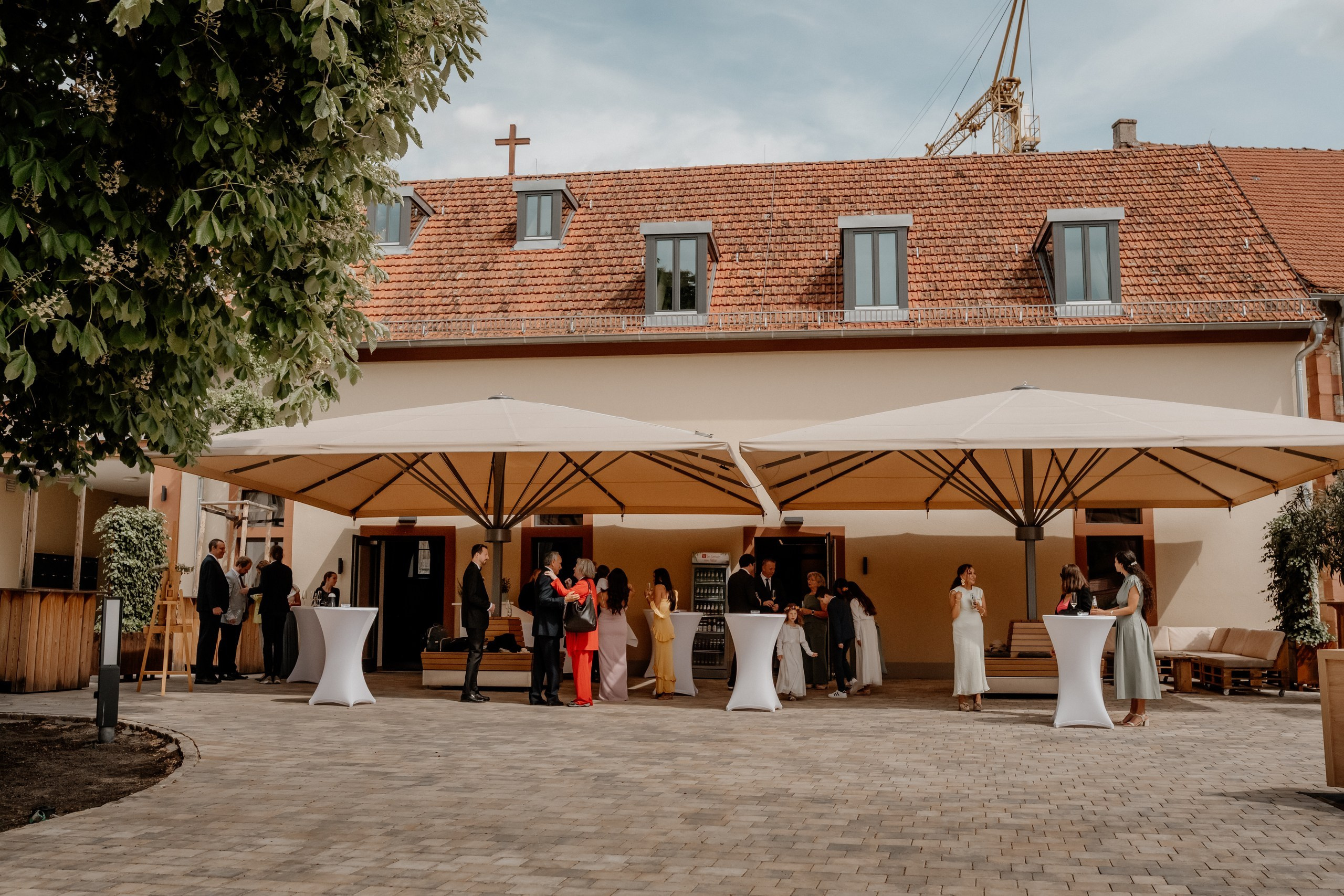 Hochzeit auf Gut Wöllried Würzburg – Janice & Thomas | Anna Saribekyan Fotografie. Anna Saribekyan – Beste Hochzeitsfotografin in Würzburg, Top 10 in Deutschland