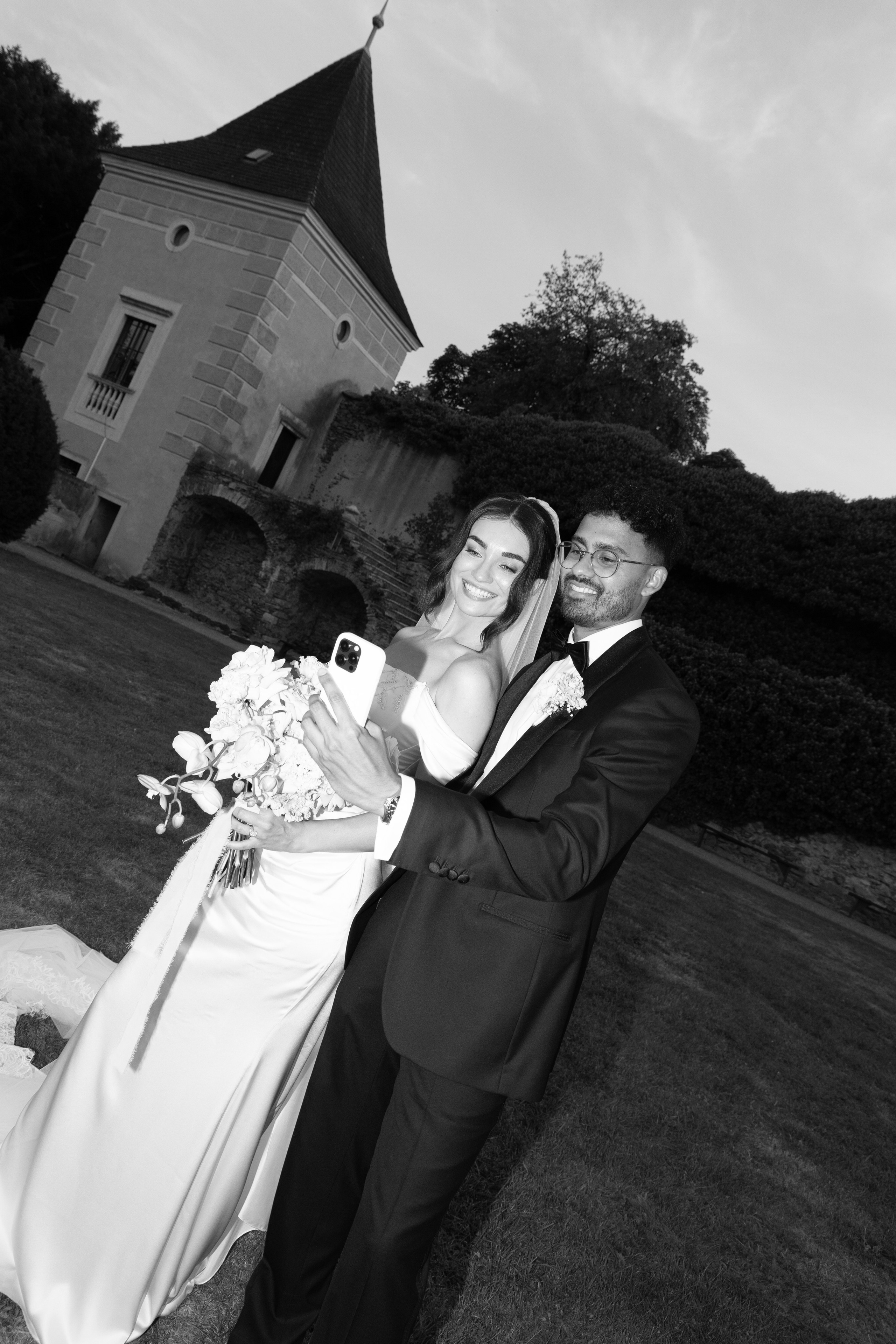 Elegant Castle Wedding in Austria | Alwin & Ruth’s Fairytale Celebration. Wedding photographer and videographer based in Timisoara, Romania