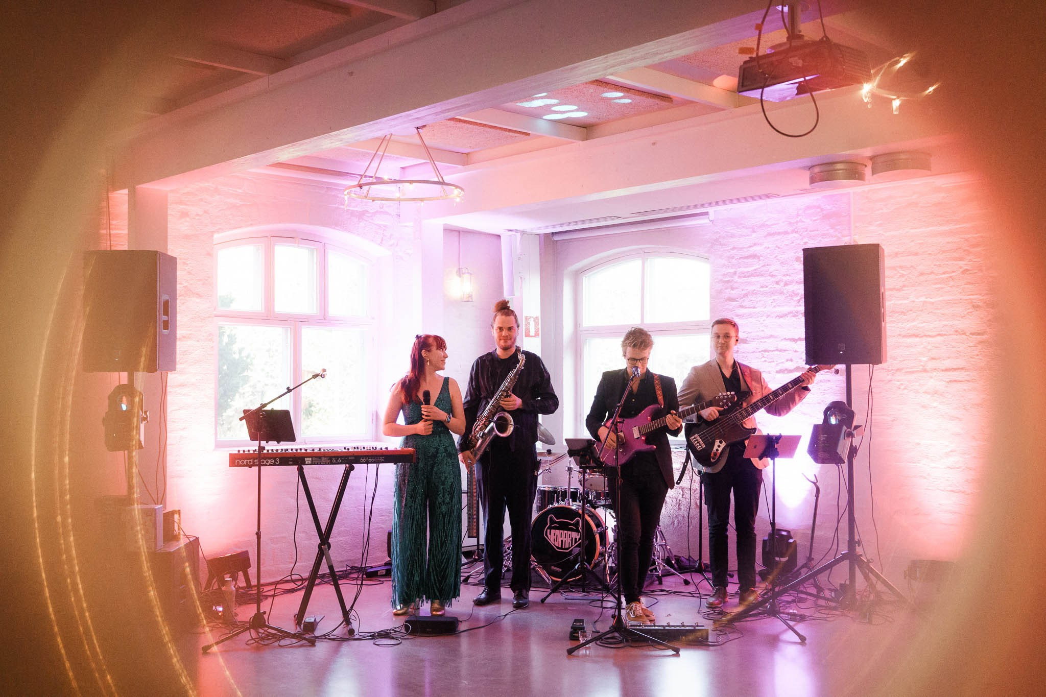 Häävalokuvaaja Helsingissä – Studiohappymoment | Romanttisia hetkiä