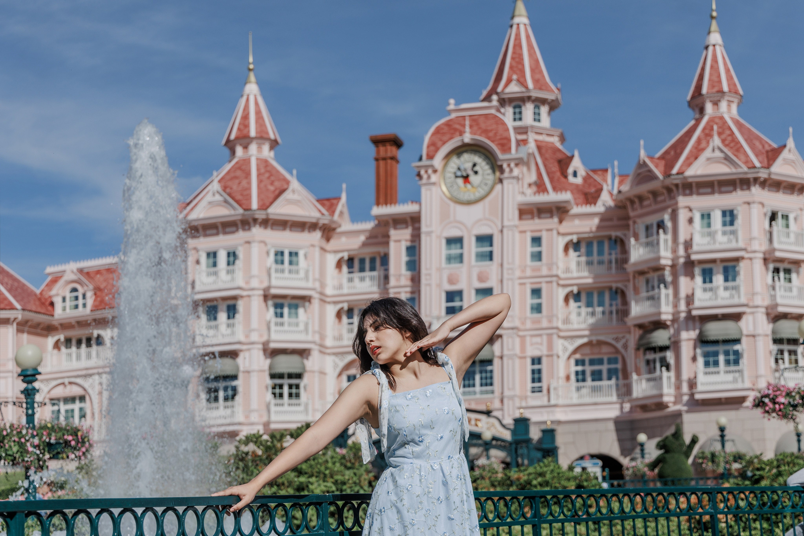 Magical Solo Photoshoot in Disneyland: Photos & Reels. Photographe à Paris