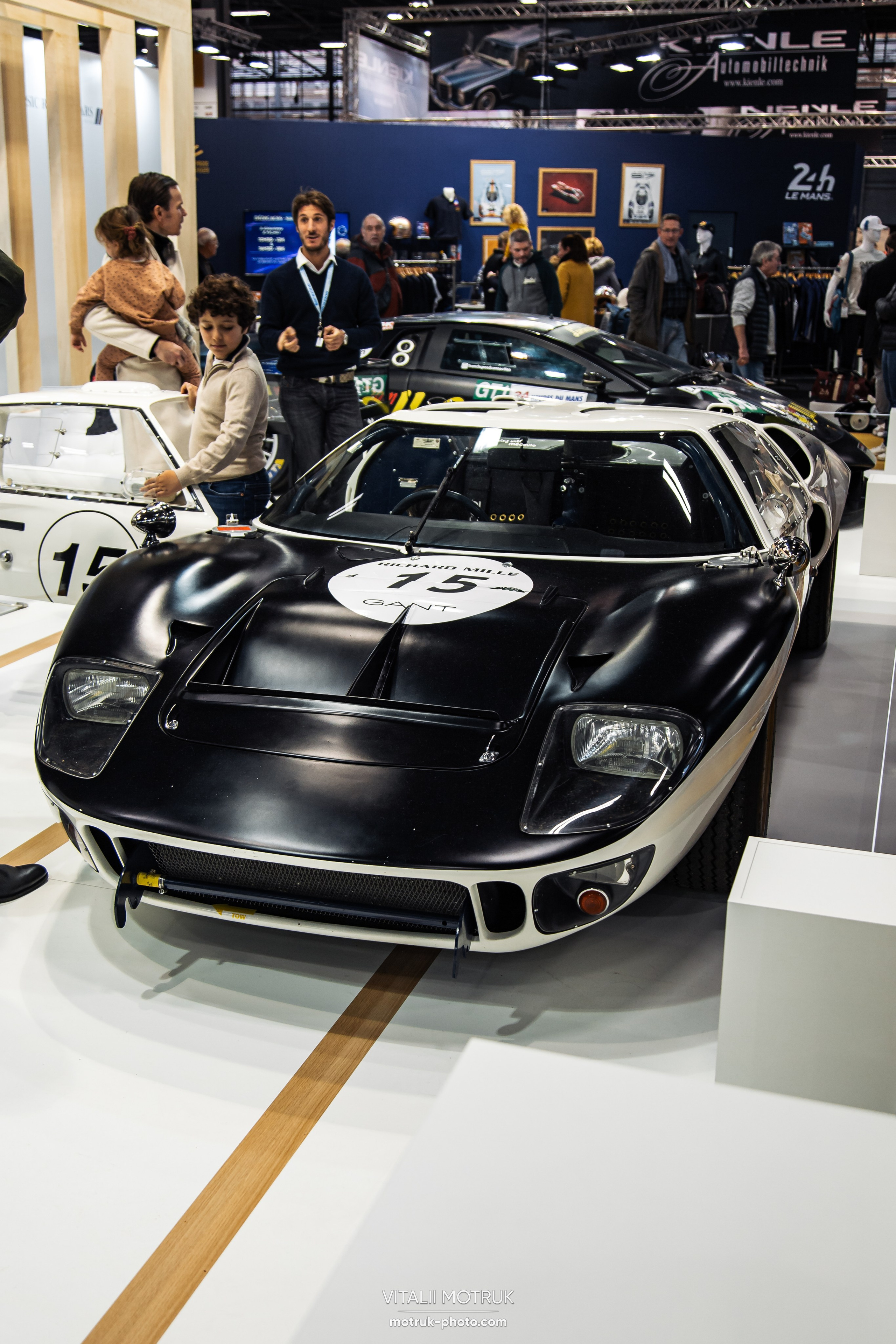 Retromobile 2023. Photographe de voitures à Paris — Vitalii Motruk