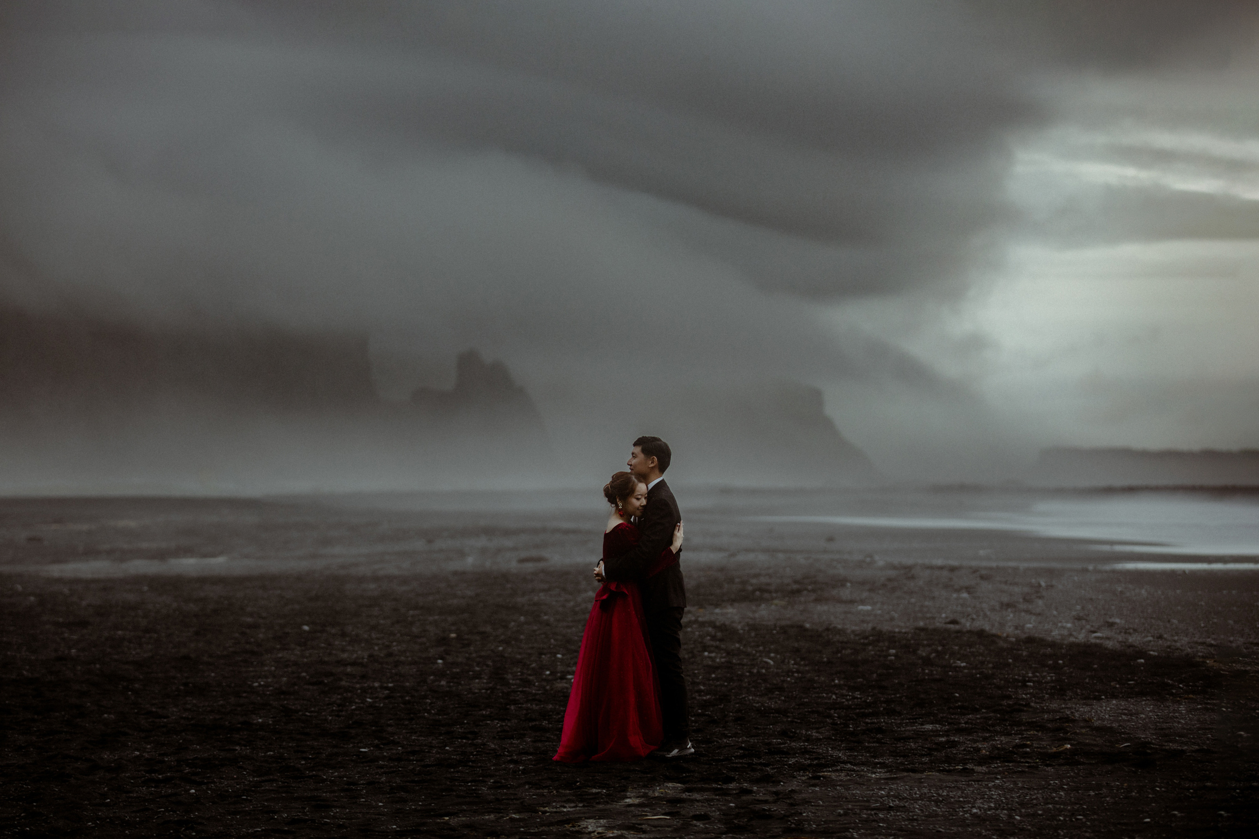 How to elope in Iceland in 2025-2026. Iceland elopement photographer & videographer