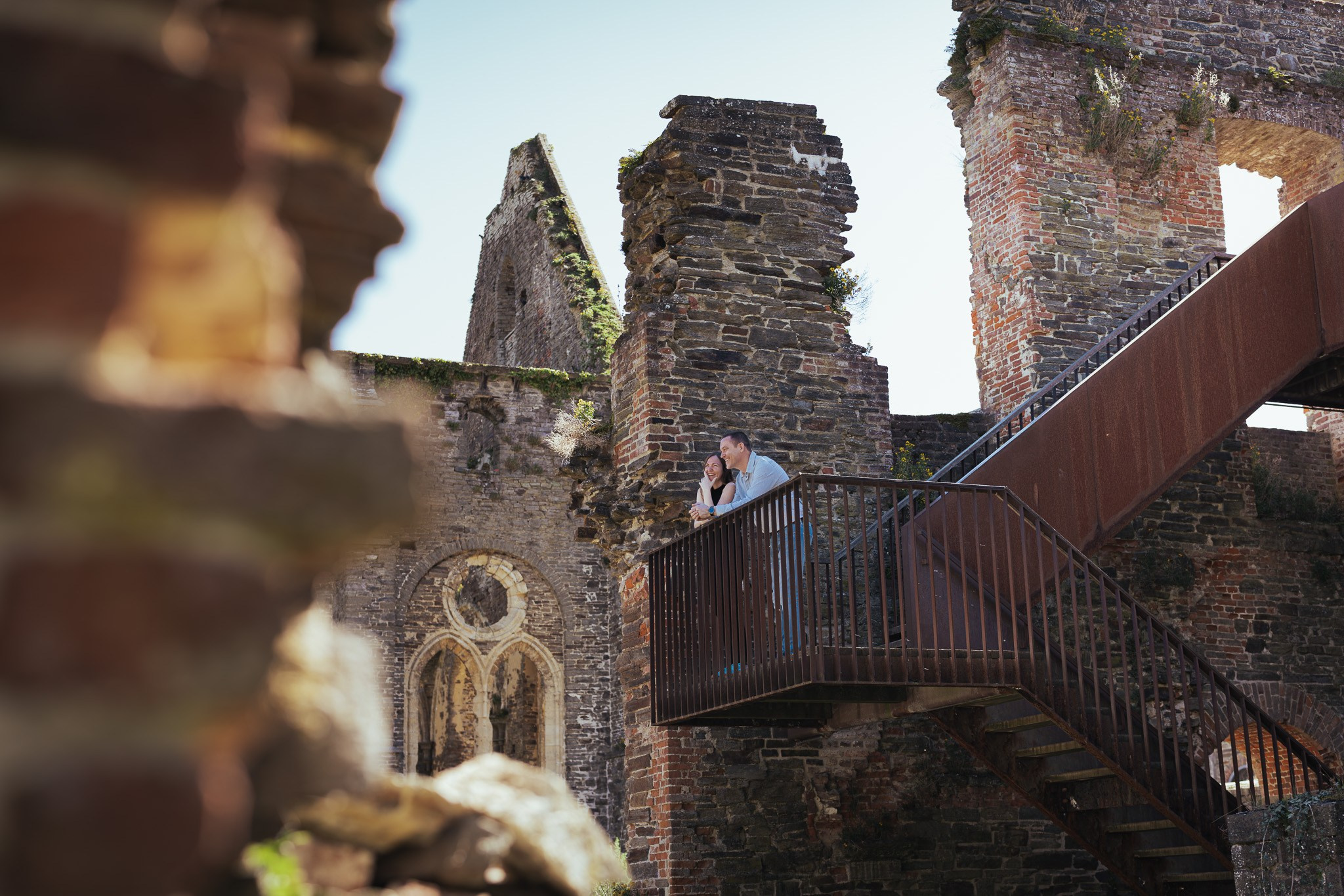 Editorial trouw- en loveshoot stijl in Villers-la-Ville abdijruïnes - Kapture Fotografie