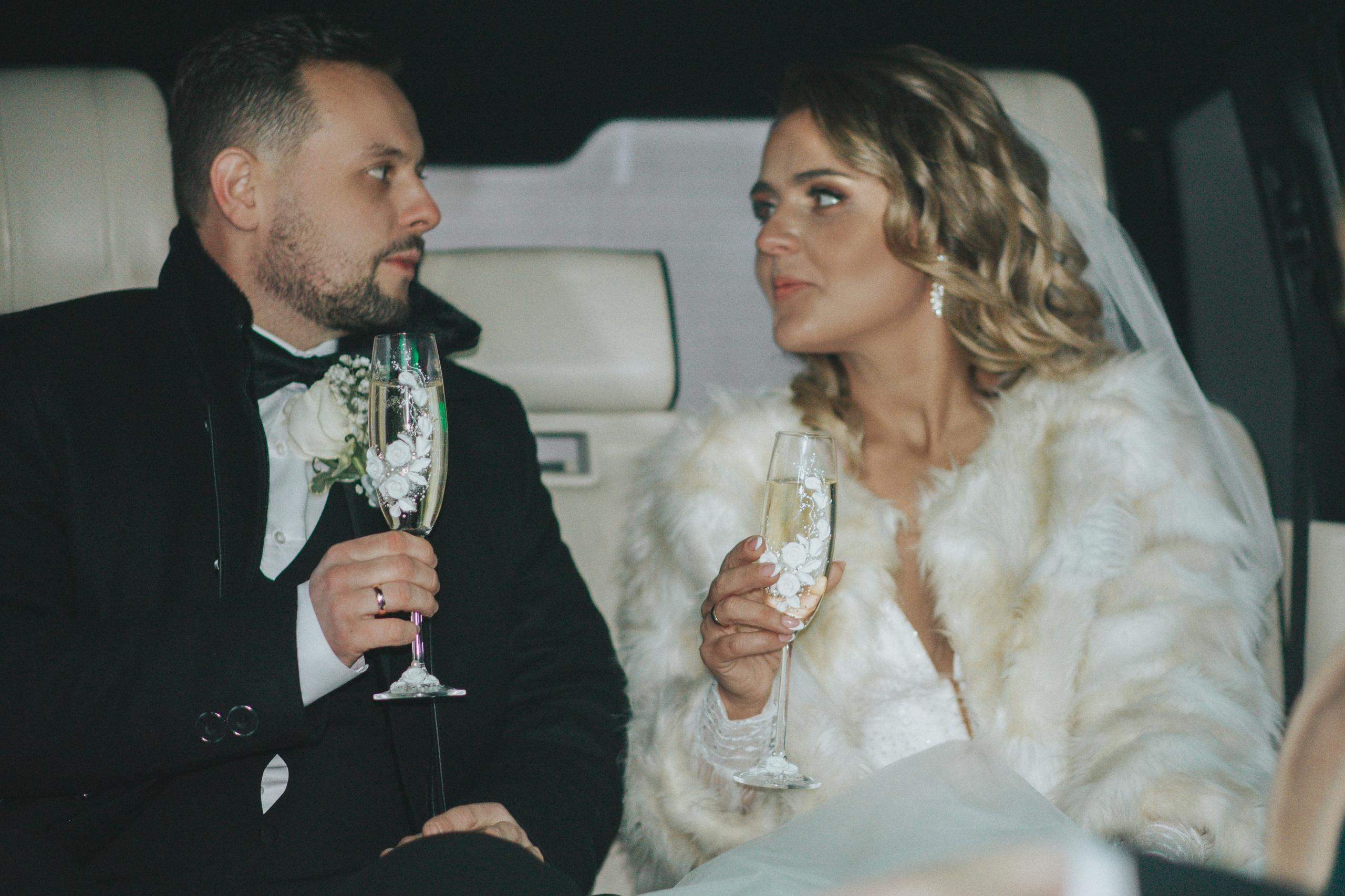 Vestuvių fotosesija, ceremonija, Vestuvių pasiruošimo fotografavimas. Vestuvių fotografas Vilnius Trakai kaina vestuvių fotografavimas fotografė personal.lt photogrpahy kainos jaunoji jaunikis nuotaka santuoka vestuvės, profesionali natūrali meninė reportažinė klasikinė fotosesija, vestuvių fotosesija gamtoje dvare