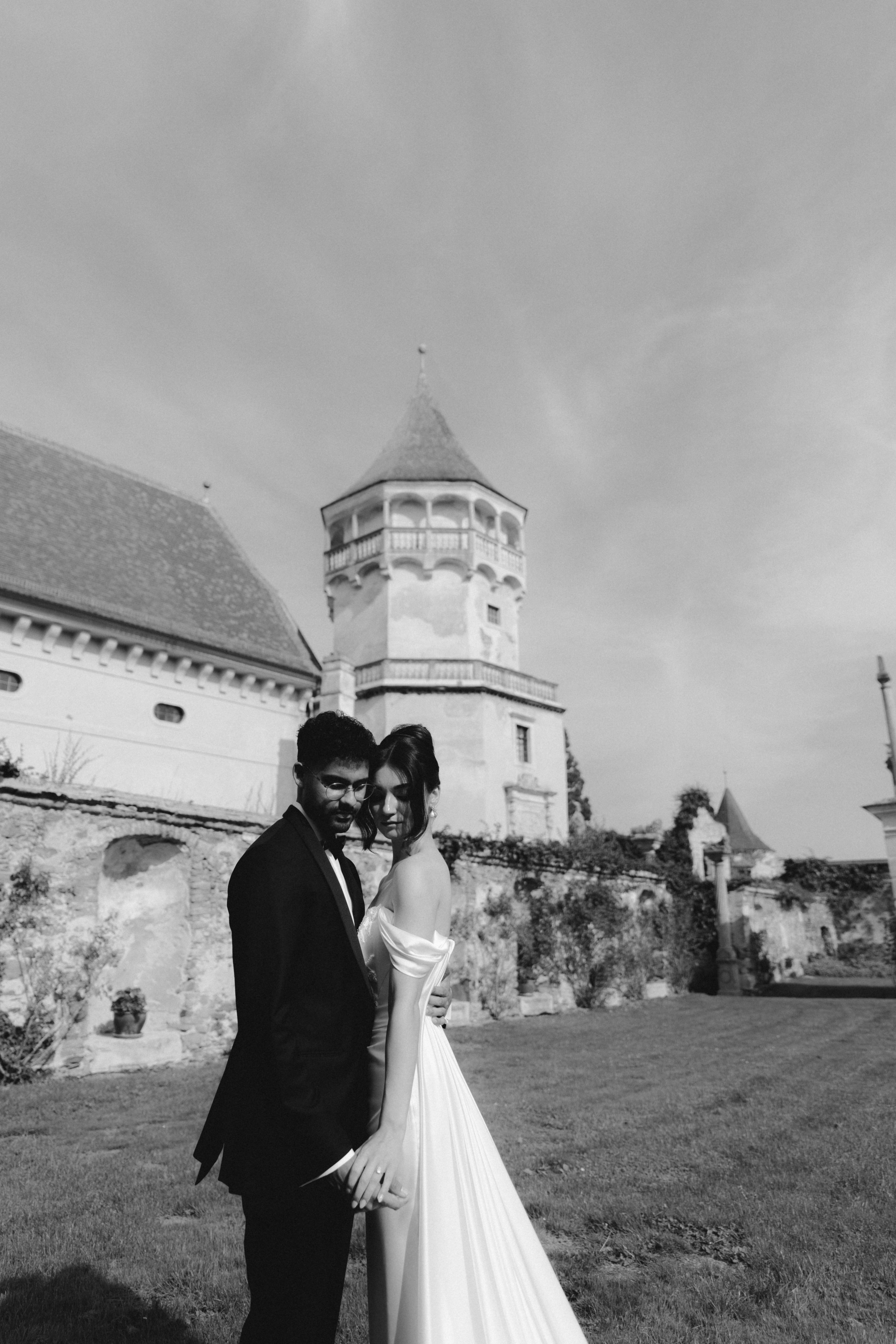 Elegant Castle Wedding in Austria | Alwin & Ruth’s Fairytale Celebration. Wedding photographer and videographer based in Timisoara, Romania