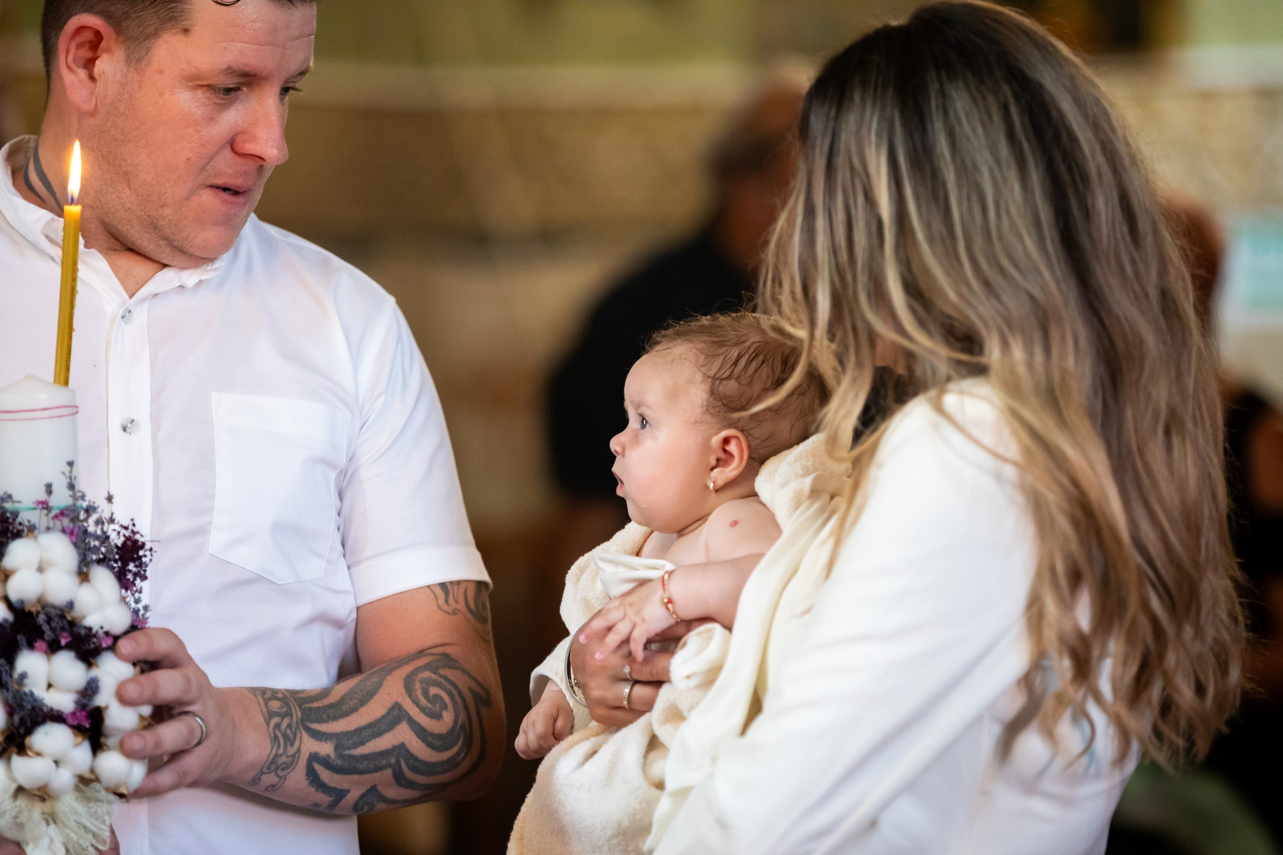 fotograf botez , fotografie botez Botoșani, fotograf Alin Chirilă, amintiri botez, fotografii botez, botez Miruna Parascheva, fotograf copii, fotografie botez în Botoșani-alt="botez , fotografie botez Alin Chirilă, amintiri botez, fotografii emoționante botez Botoșani"-- fotografii-botez-bebelus- amintiri-botez-micuț- moment-sfânt-crestinare- fotografie-emotionanta-botez- detalii-botez-bebelusi- parinti-fericiti-la-botez- fotograf-botez-profesionist- botez-in-biserica-ortodoxa- micuț-botezat-cu-emoție- zâmbete-și-lacrimi-la-botez- bebeluș-la-cristelniță- decor-botez-colorat- botez-cu-dragoste-și-credință- emotie-pura-la-botez- fotograf-botez-botosani- botez-iasi-suceava-fotograf- amintiri-nepretuite-botez-- Preotul ținându-l pe micuțul Mathias Gabriel la botez, în biserica Înălțarea Domnului, Copălău - Detalii de la botezul lui Mathias – lumânare, trusou și icoană - Familia lui Mathias Gabriel alături de micuț, în ziua botezului - Portret emoționant cu mama și bebelușul în brațe, în biserică,fotograf profesionist evenimente Botoșani, Iași, Suceava, Fălticeni, Bacău, Pașcani, Roman - AlinoFotoStudio by Alin Chirilă - servicii foto nuntă, botez, cununie, ședințe foto creative, albume personalizate, fotografii emoționante și calitative pentru cele mai importante momente din viață,fotograf nuntă Botoșani Alin Chirilă, ședință foto botez Iași - AlinoFotoStudio, servicii fotograf profesionist evenimente Suceava, fotograf cununie civilă Fălticeni - Alin Chirilă, album foto nuntă personalizat Bacău.“Bebeluș botezat în biserică, ținut în brațe de nași” • “Detaliu cu lumânarea de botez decorată cu flori albe” • “Părinți emoționați alături de copilul lor la ceremonia de botez” • “Masa festivă de botez cu decor tematic și tort personalizat” • “Momentul în care preotul toarnă apă sfințită pe fruntea bebelușului” “Bebeluș în rochie albă de botez, zâmbind în brațele mamei” • “Detaliu cu cruciulița de botez așezată pe o pernă de satin” • “Părinți și nași aprinzând lumânările în timpul ceremoniei de botez” • “Tort de botez decorat cu figurine tematice și numele copilului” • “Copil botezat dormind liniștit în pătuțul decorat festiv” • “Momentul în care preotul binecuvântează copilul în fața altarului” • “Invitați adunându-se în jurul mesei festive la petrecerea de botez” • “Bebeluș ținând în mână o jucărie personalizată primită la botez” • “Familie fericită pozând împreună după ceremonia de botez” • “Decor tematic cu baloane și flori la locația petrecerii de botez” fotograf Botoșani fotograf evenimente fotograf botez Alin Chirila fotograf alinofotostudio.fotograf botez Amelis Maria, fotografie botez Botoșani, fotograf Alin Chirilă, amintiri botez, fotografii botez, botez Amelis Maria, fotograf copii, fotografie botez în Botoșani,