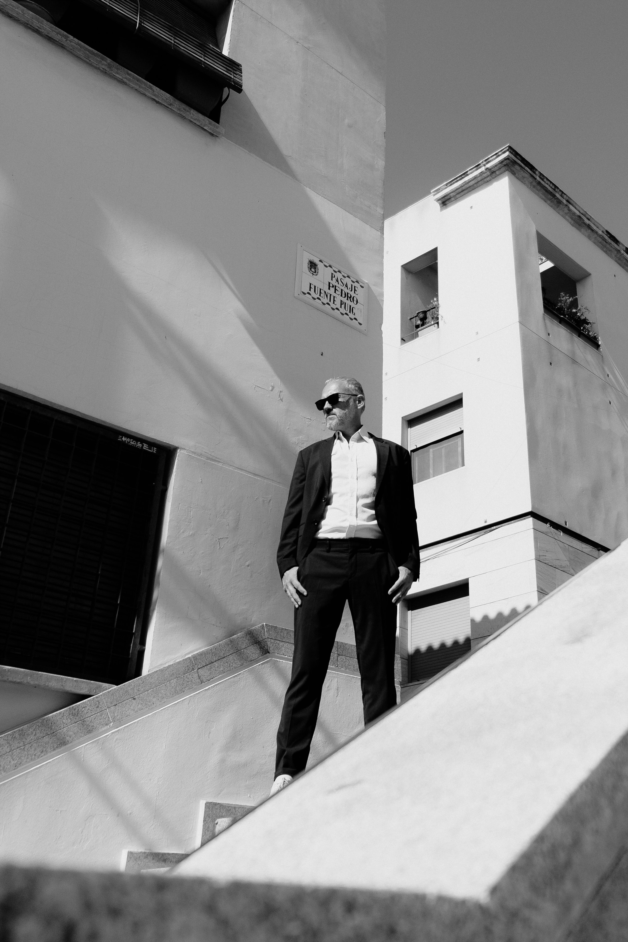 Портретная фотосессия музыканта Robert Skarsbakk в старом городе Аликанте для обложки альбома — Фотограф Андрей Луковников