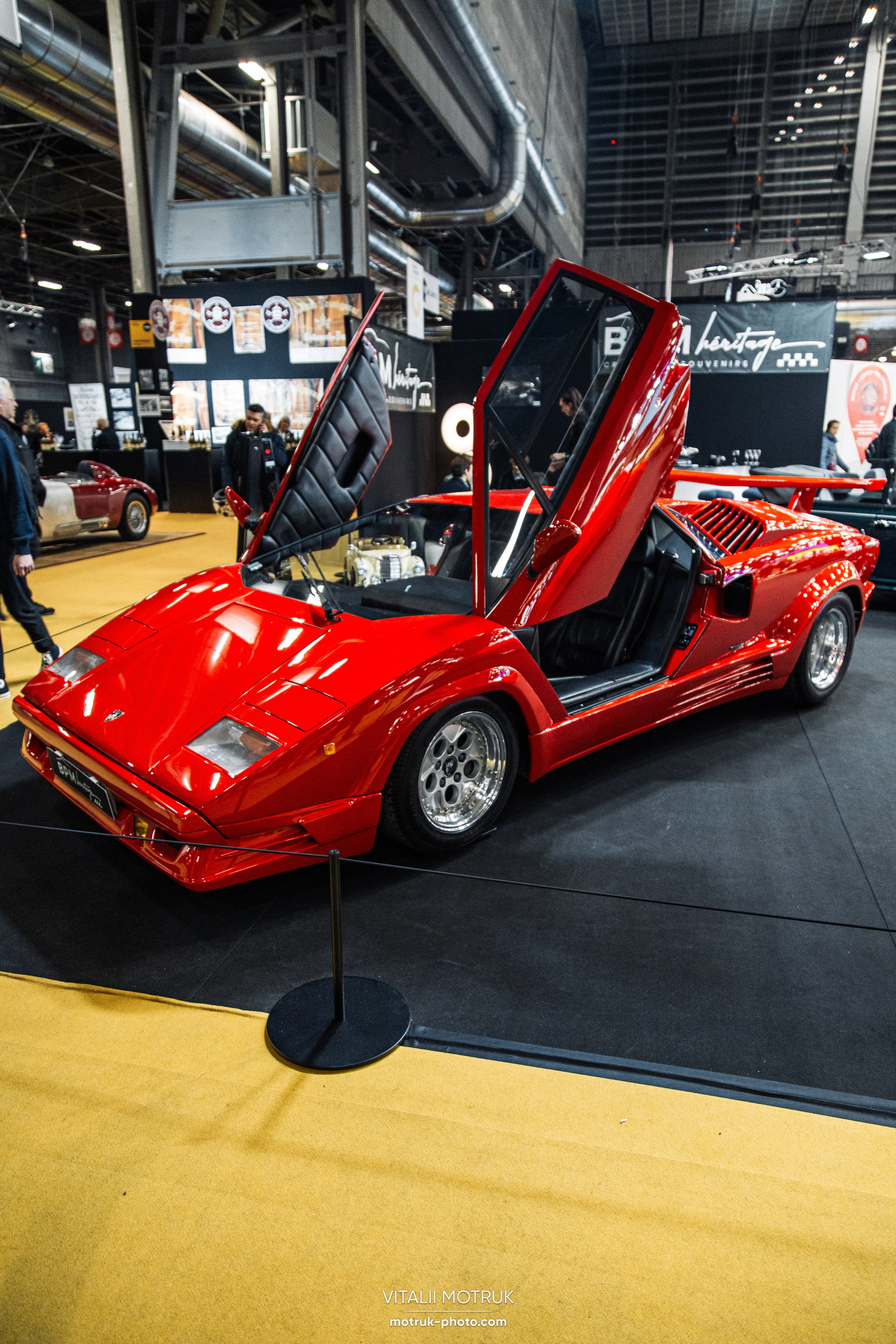 Retromobile 2023. Photographe de voitures à Paris — Vitalii Motruk