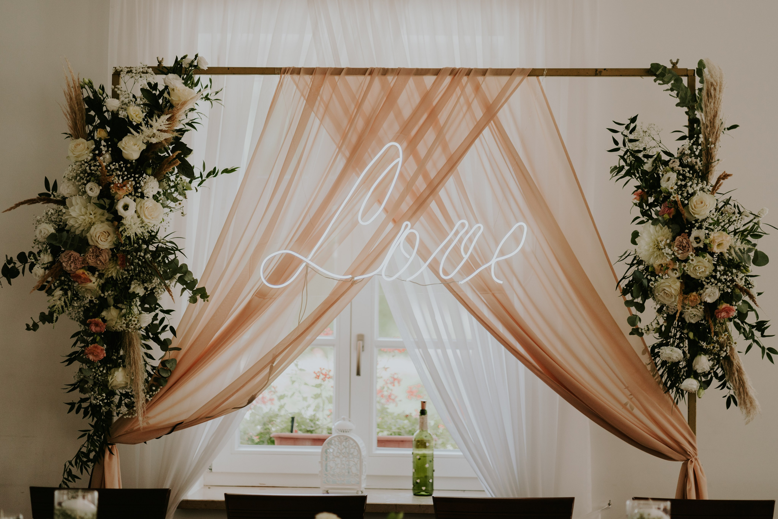 Dwór Wierzbno: plenerowy ślub pod wierzbą. Karkowskafoto - fotografia miłości