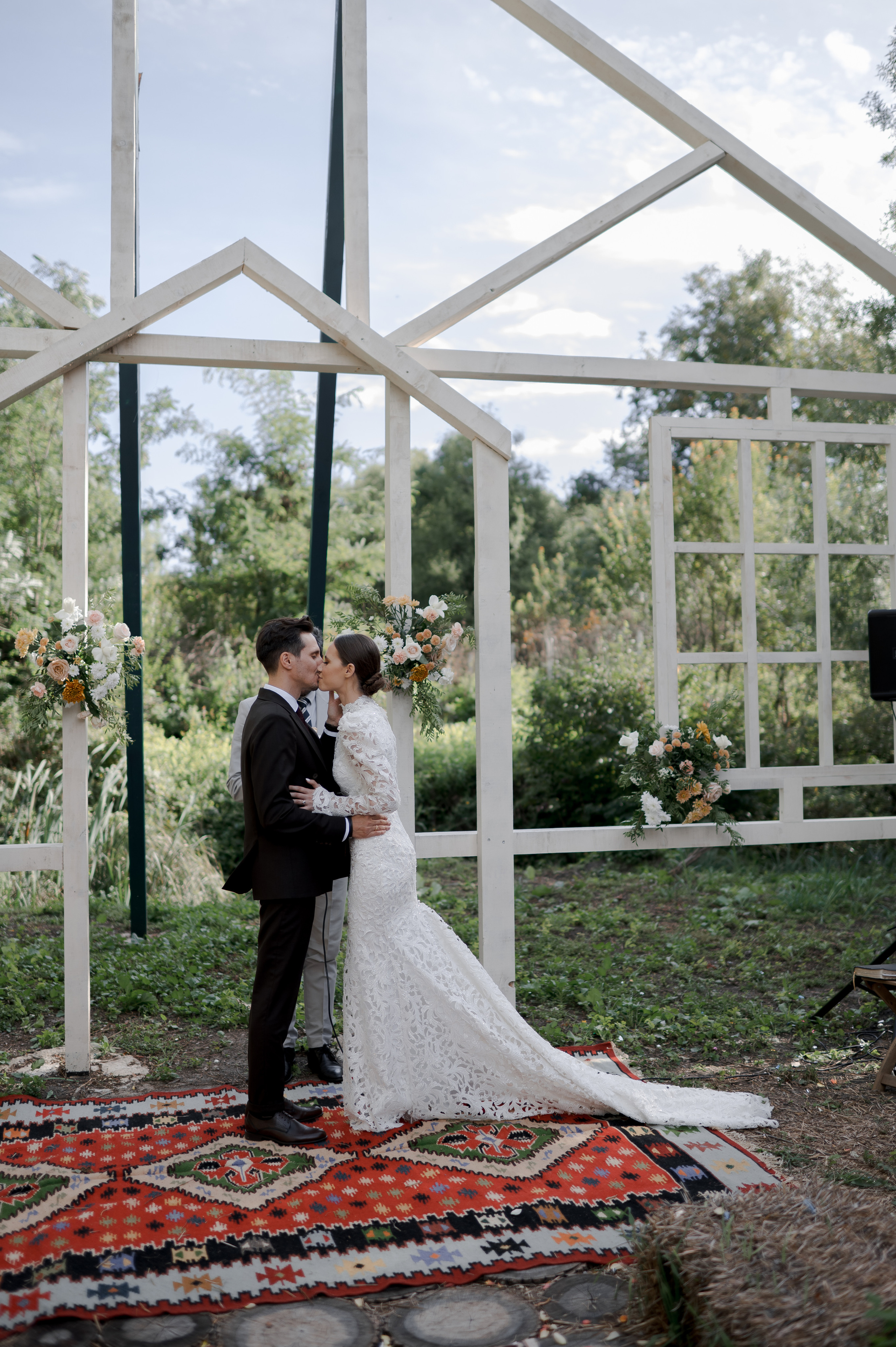 Boho barn wedding in Romania at Papadia Village, Dolj. Wedding photographer and videographer based in Timisoara, Romania