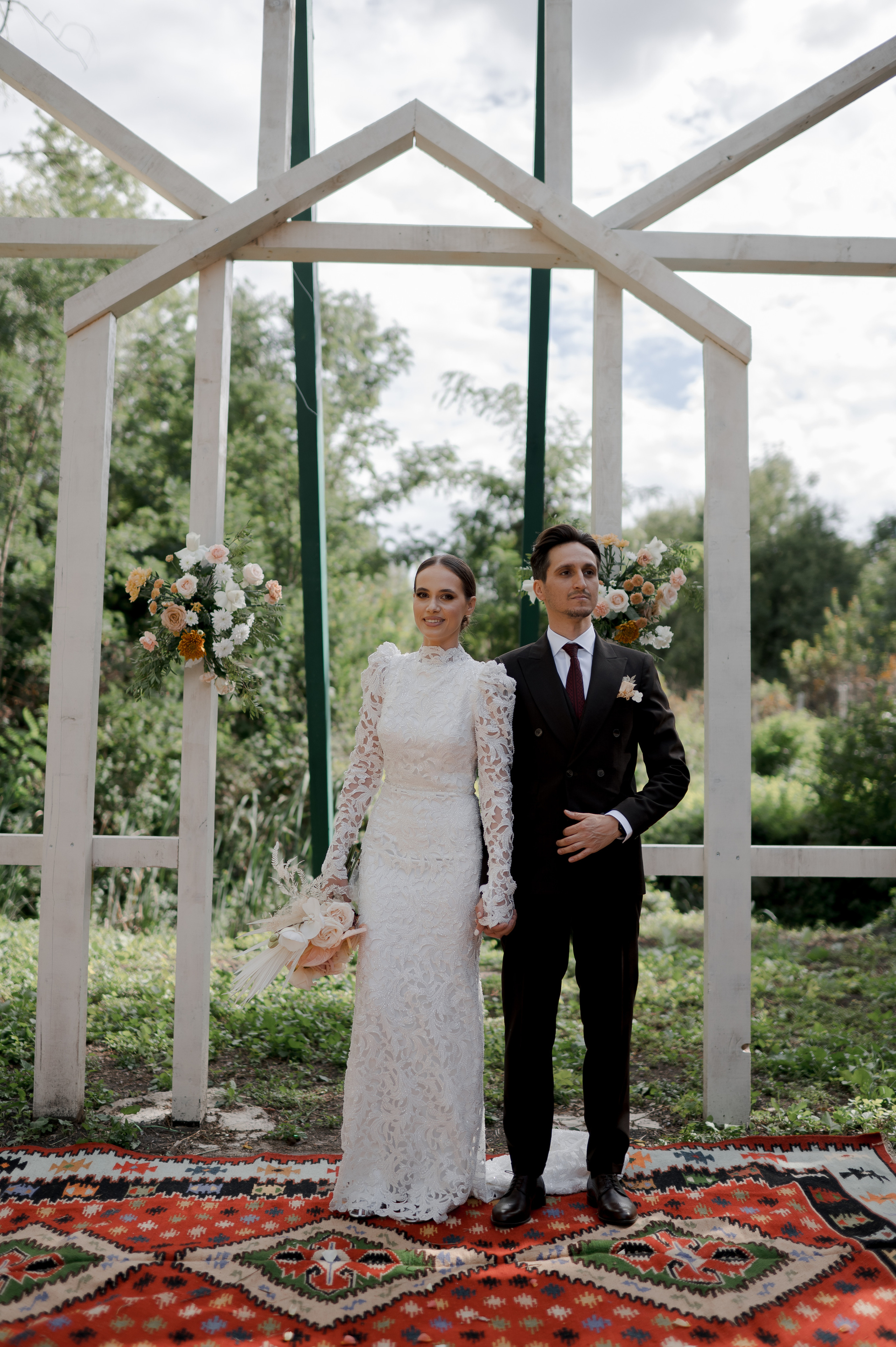Boho barn wedding in Romania at Papadia Village, Dolj. Wedding photographer and videographer based in Timisoara, Romania