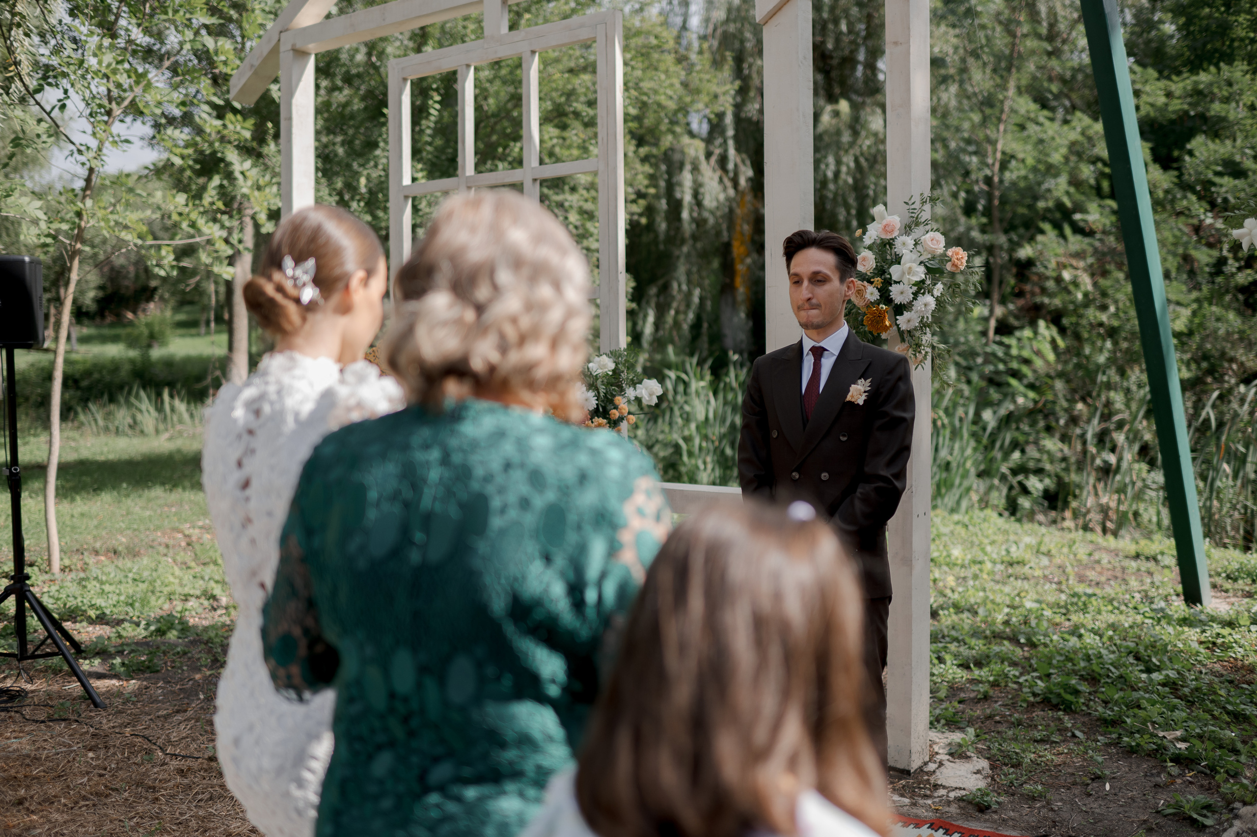 Boho barn wedding in Romania at Papadia Village, Dolj. Wedding photographer and videographer based in Timisoara, Romania