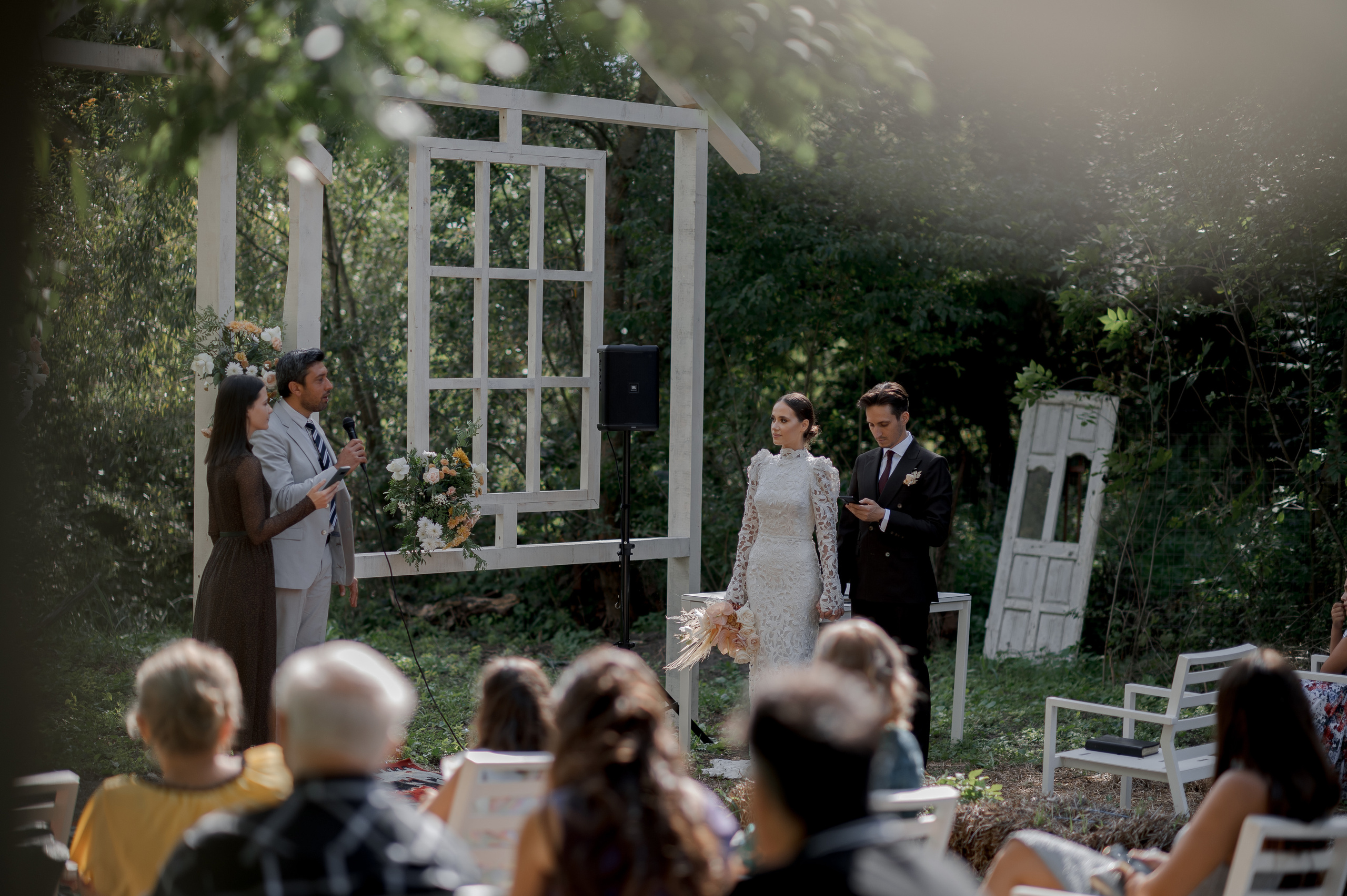 Boho barn wedding in Romania at Papadia Village, Dolj. Wedding photographer and videographer based in Timisoara, Romania