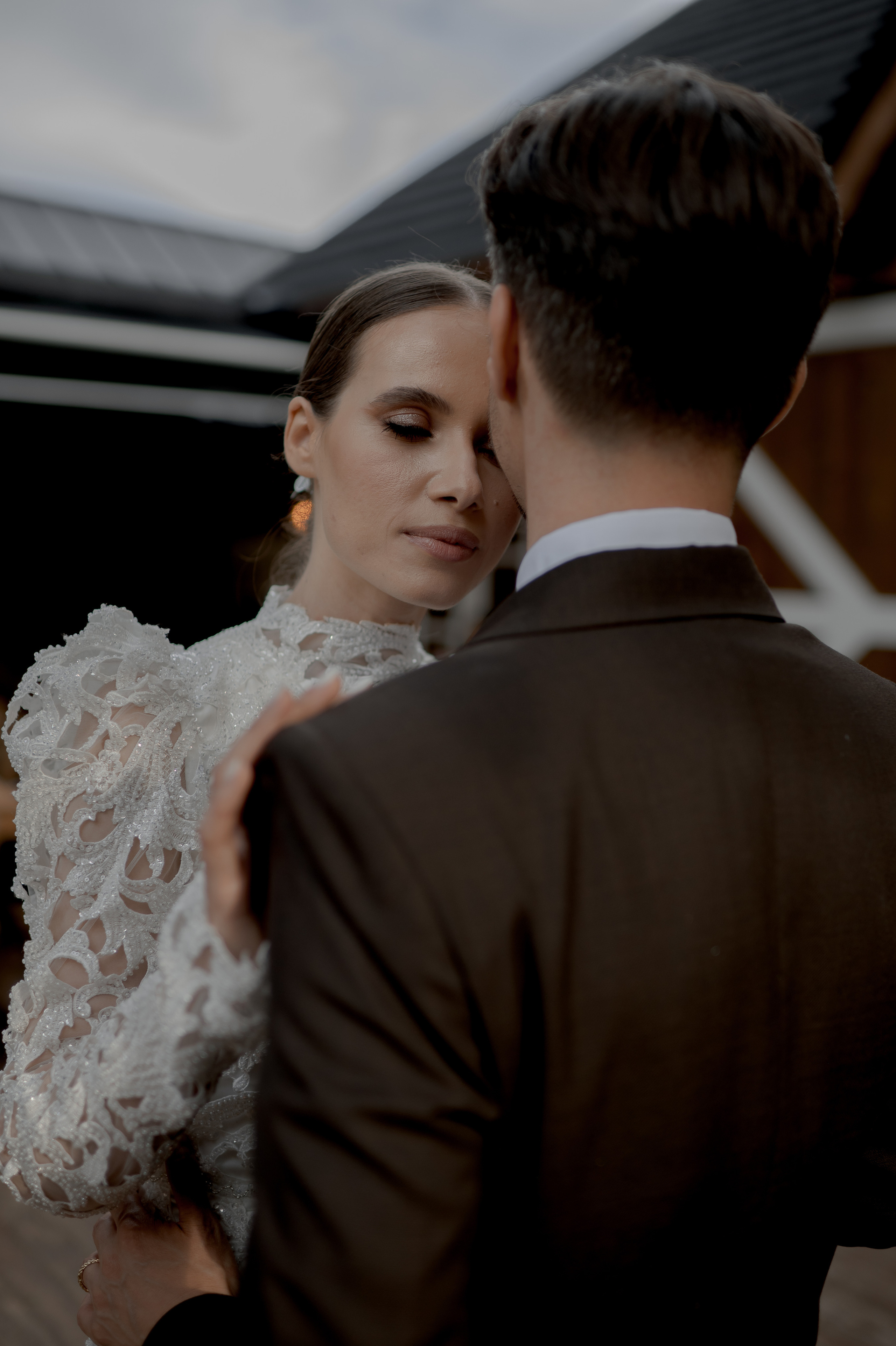 Boho barn wedding in Romania at Papadia Village, Dolj. Wedding photographer and videographer based in Timisoara, Romania