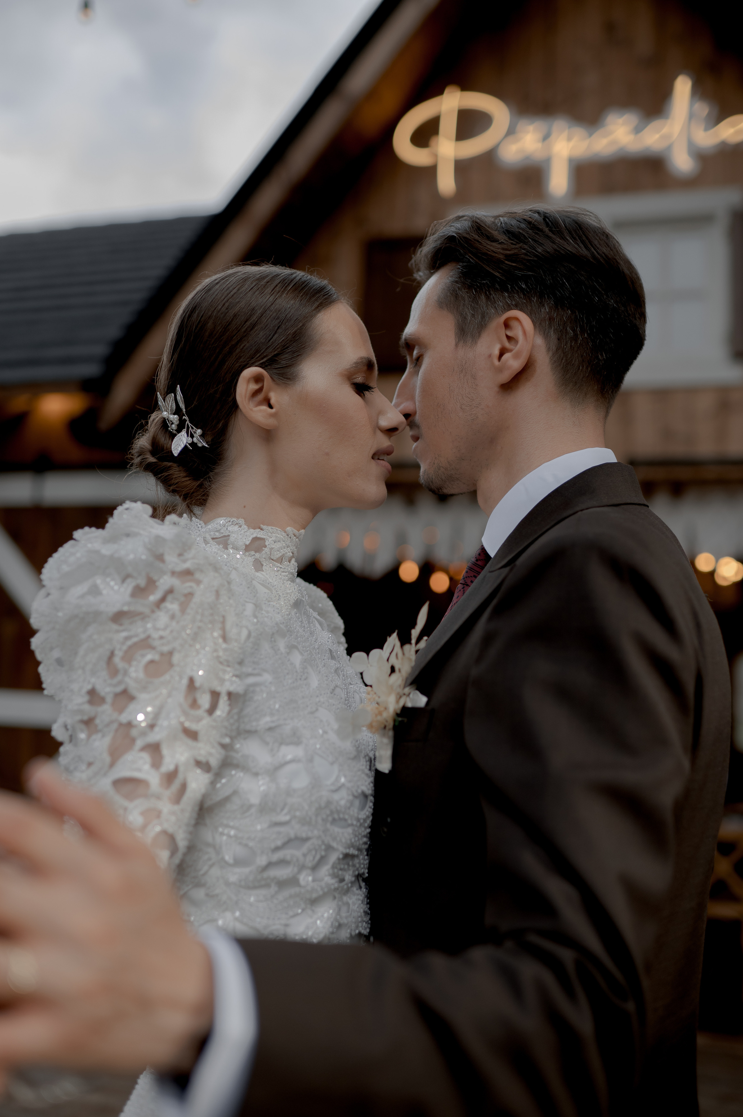 Boho barn wedding in Romania at Papadia Village, Dolj. Wedding photographer and videographer based in Timisoara, Romania