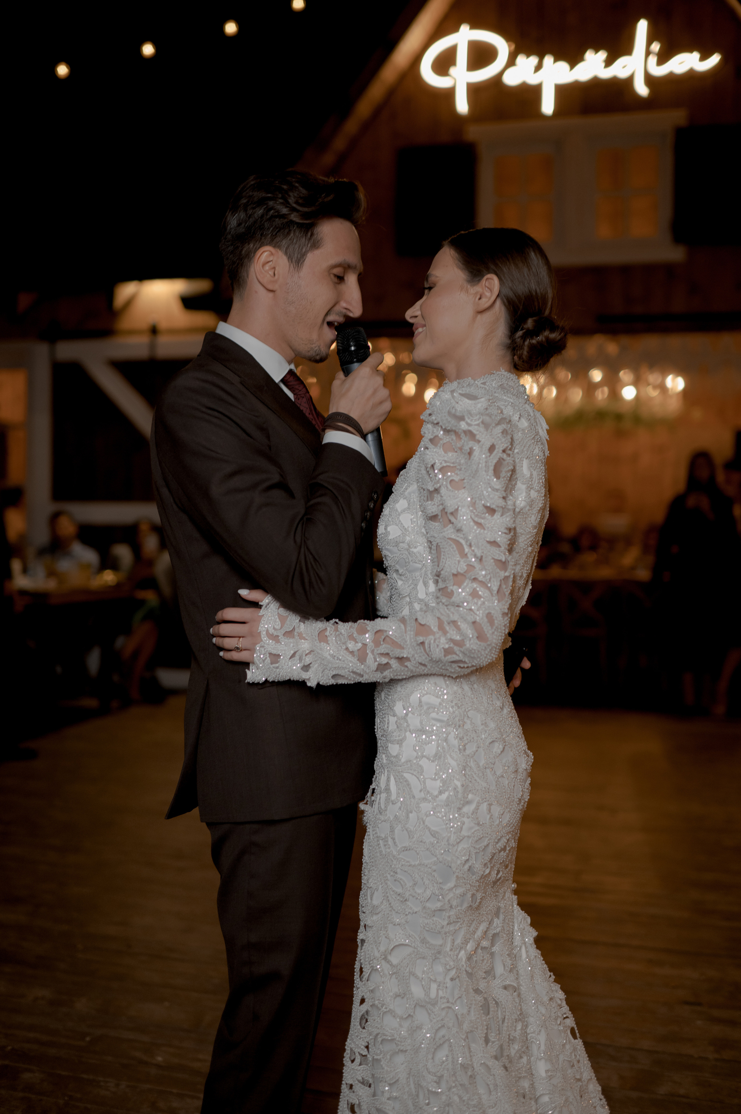 Boho barn wedding in Romania at Papadia Village, Dolj. Wedding photographer and videographer based in Timisoara, Romania