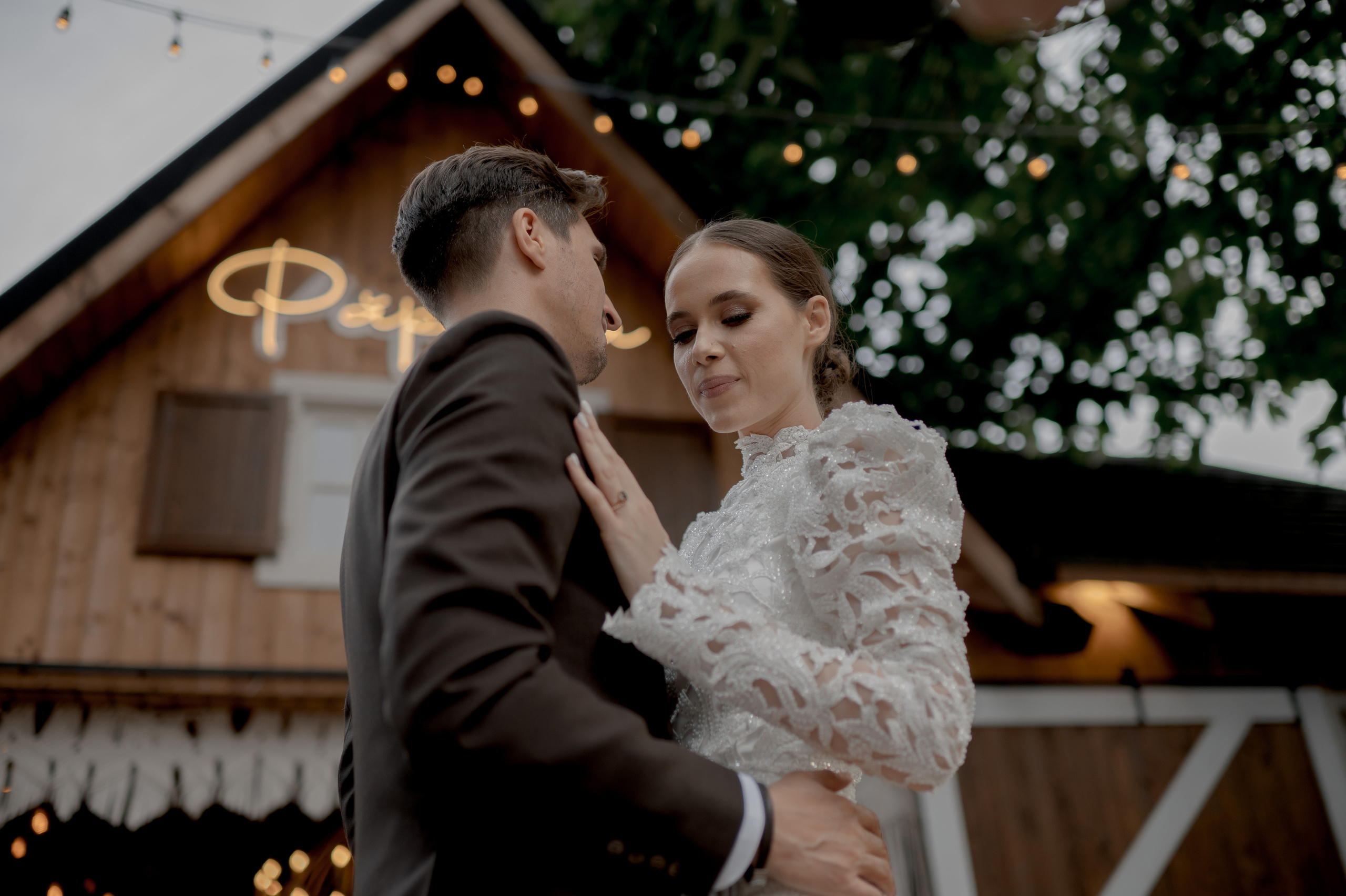 Boho barn wedding in Romania at Papadia Village, Dolj. Wedding photographer and videographer based in Timisoara, Romania