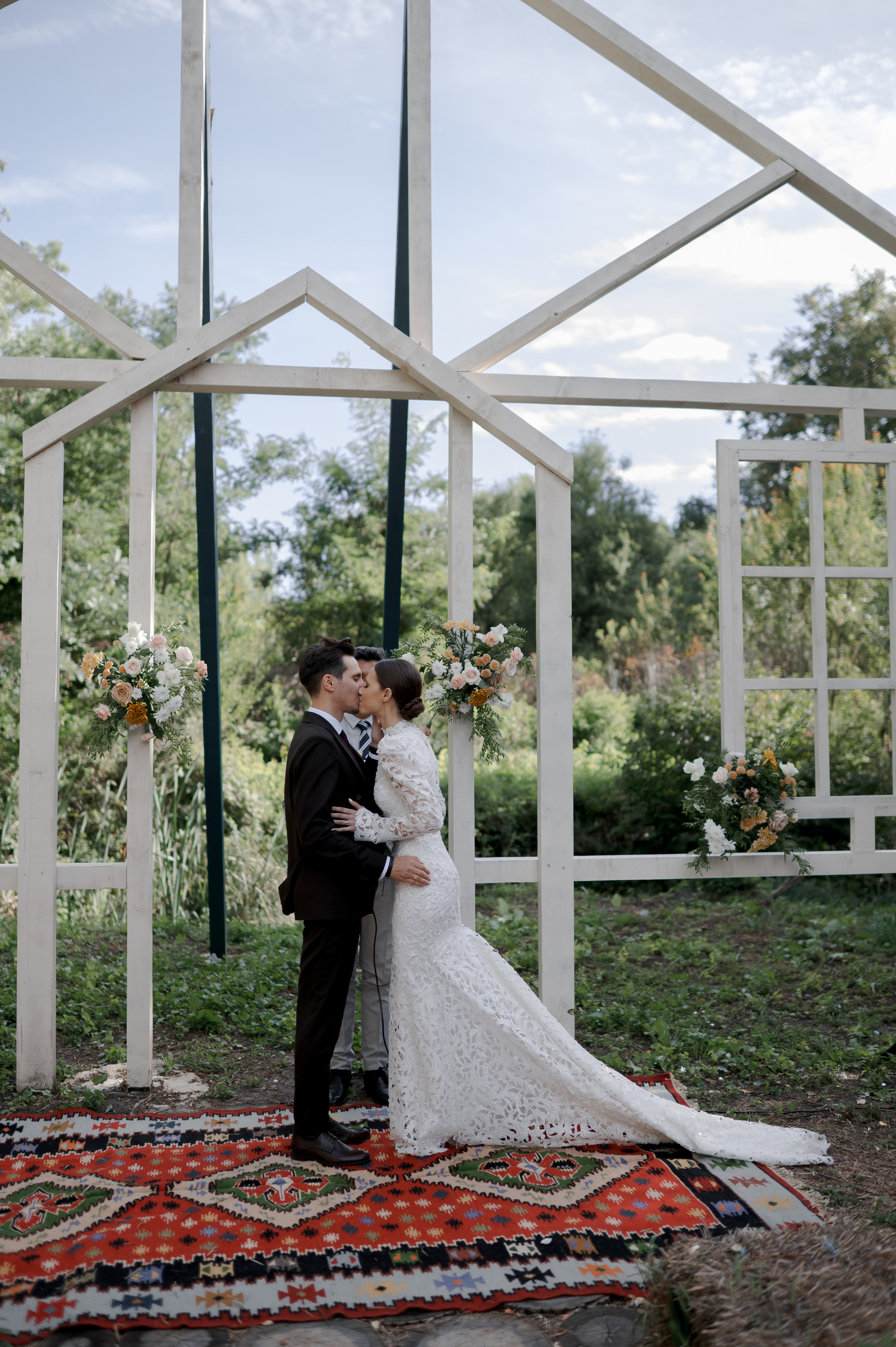 Boho barn wedding in Romania at Papadia Village, Dolj. Wedding photographer and videographer based in Timisoara, Romania