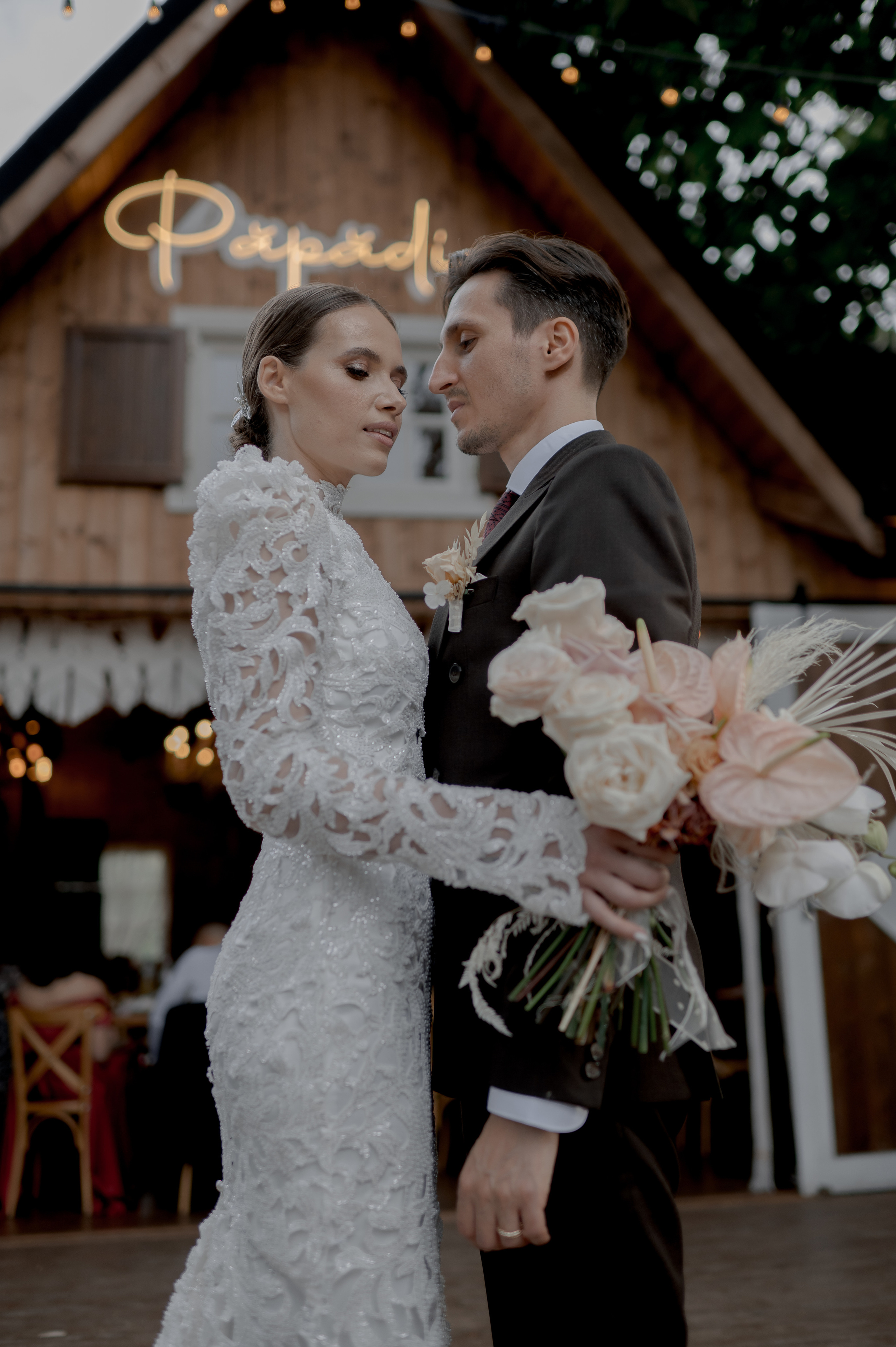 Boho barn wedding in Romania at Papadia Village, Dolj. Wedding photographer and videographer based in Timisoara, Romania