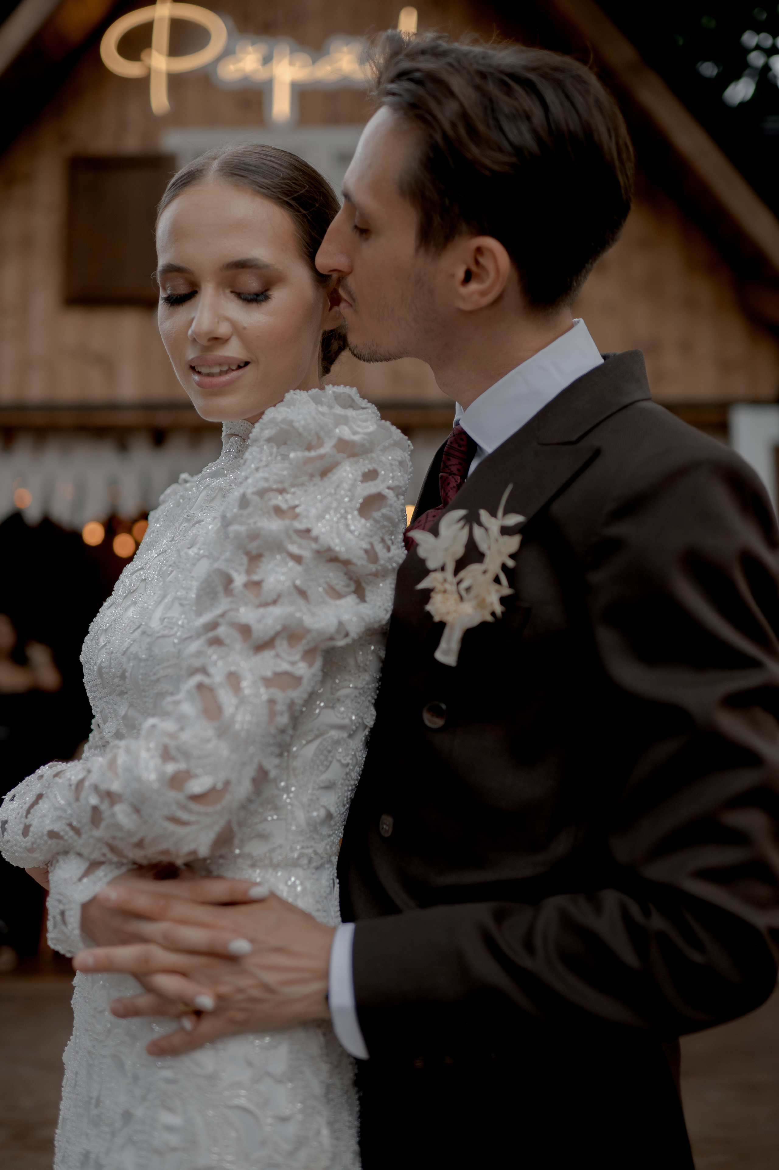 Boho barn wedding in Romania at Papadia Village, Dolj. Wedding photographer and videographer based in Timisoara, Romania