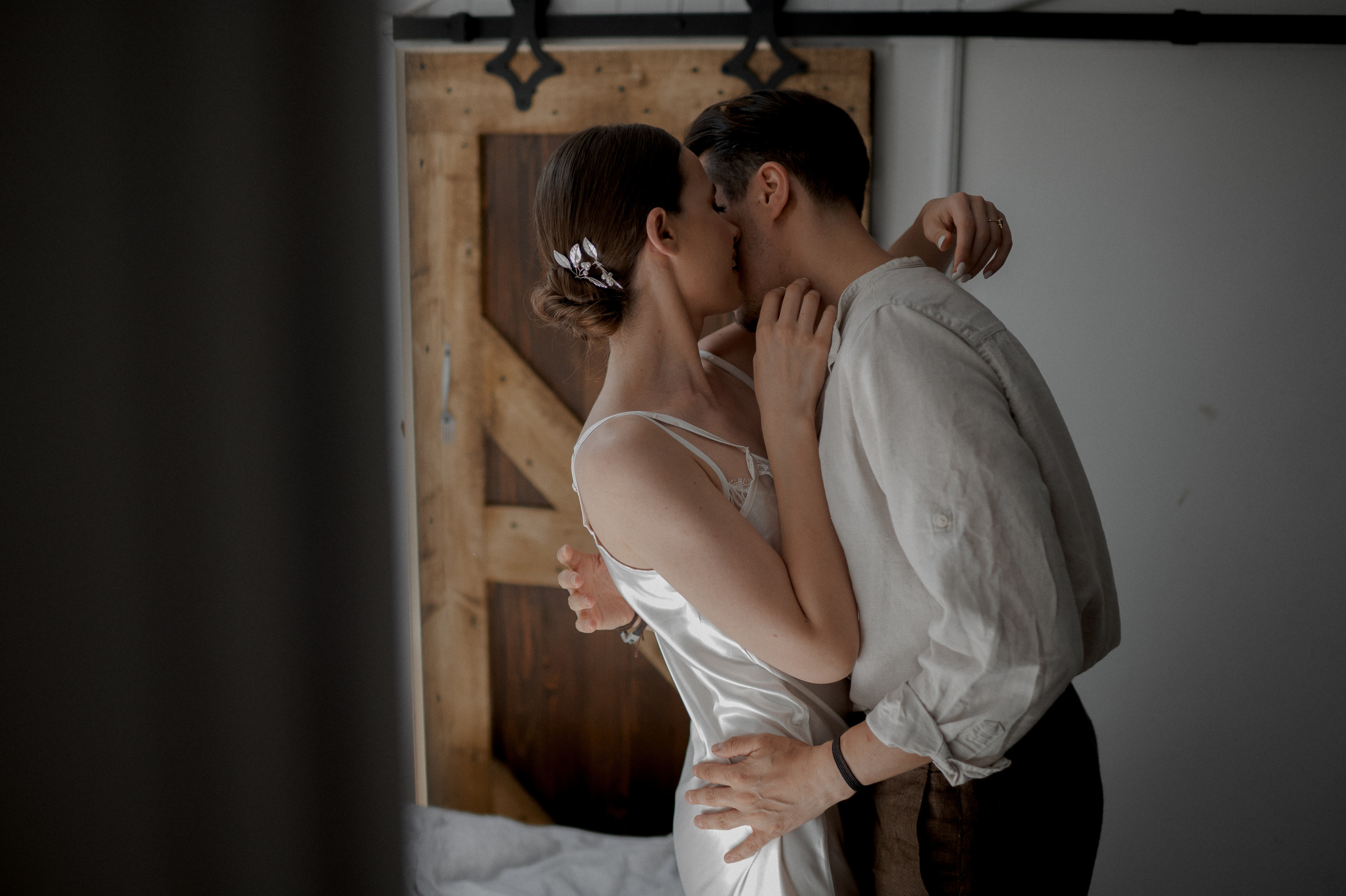 Boho barn wedding in Romania at Papadia Village, Dolj. Wedding photographer and videographer based in Timisoara, Romania