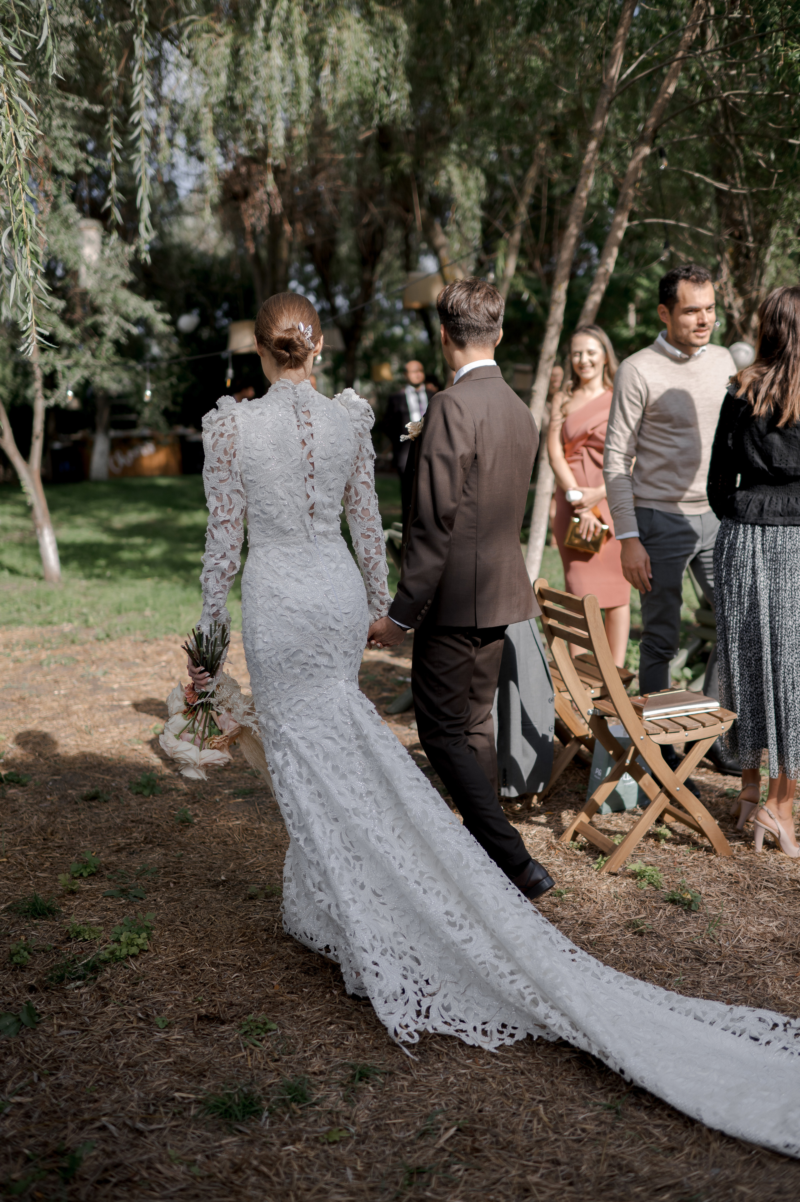 Boho barn wedding in Romania at Papadia Village, Dolj. Wedding photographer and videographer based in Timisoara, Romania