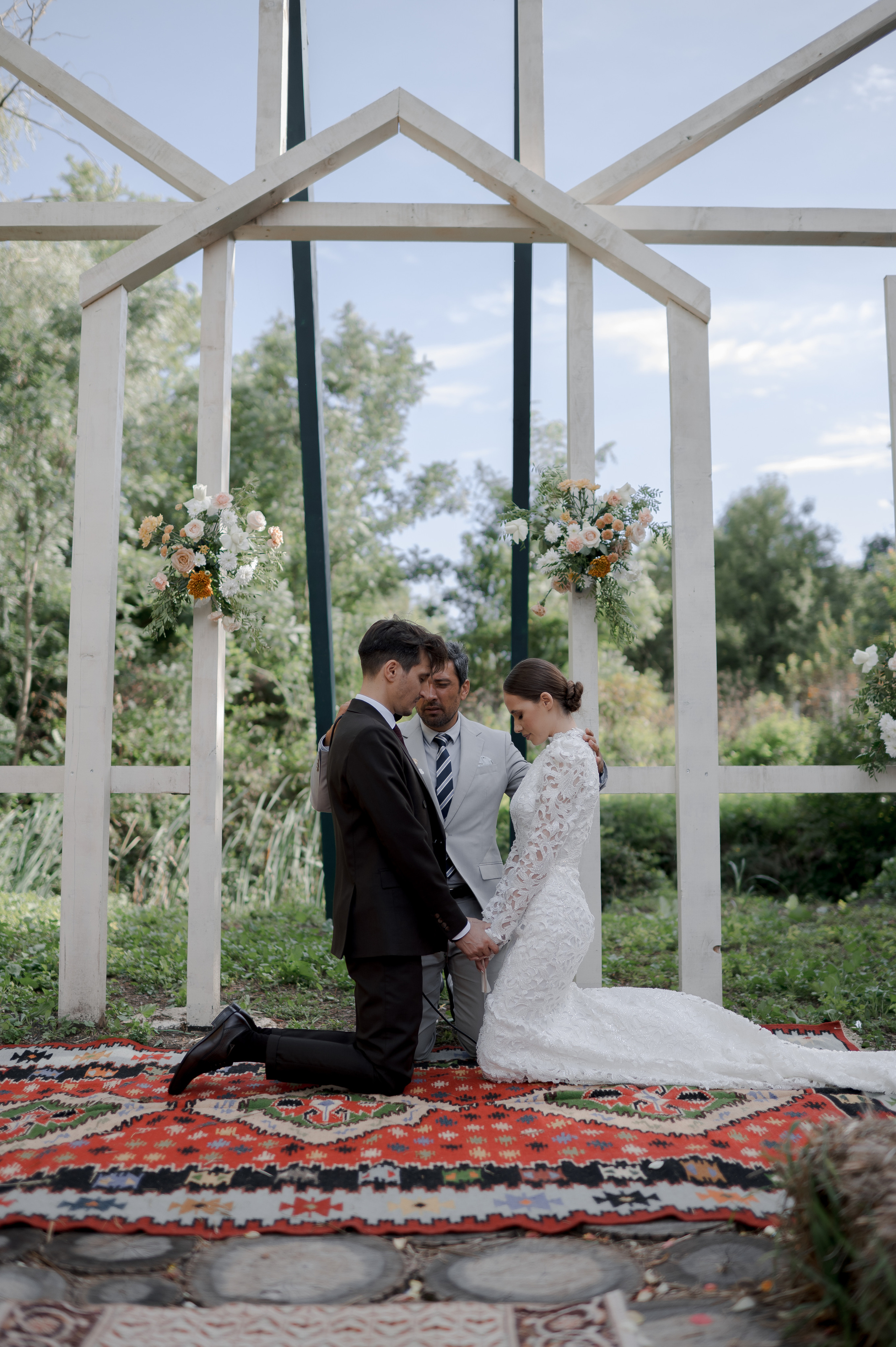 Boho barn wedding in Romania at Papadia Village, Dolj. Wedding photographer and videographer based in Timisoara, Romania