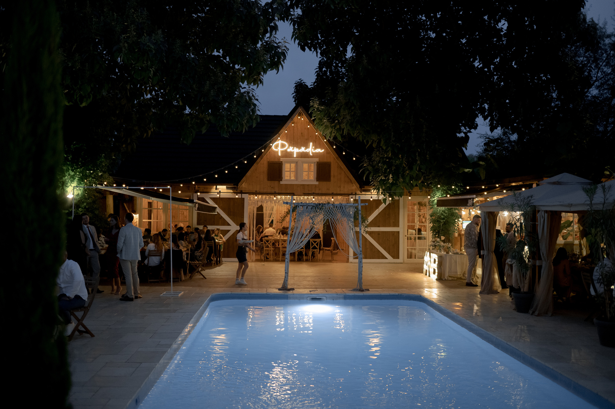 Boho barn wedding in Romania at Papadia Village, Dolj. Wedding photographer and videographer based in Timisoara, Romania