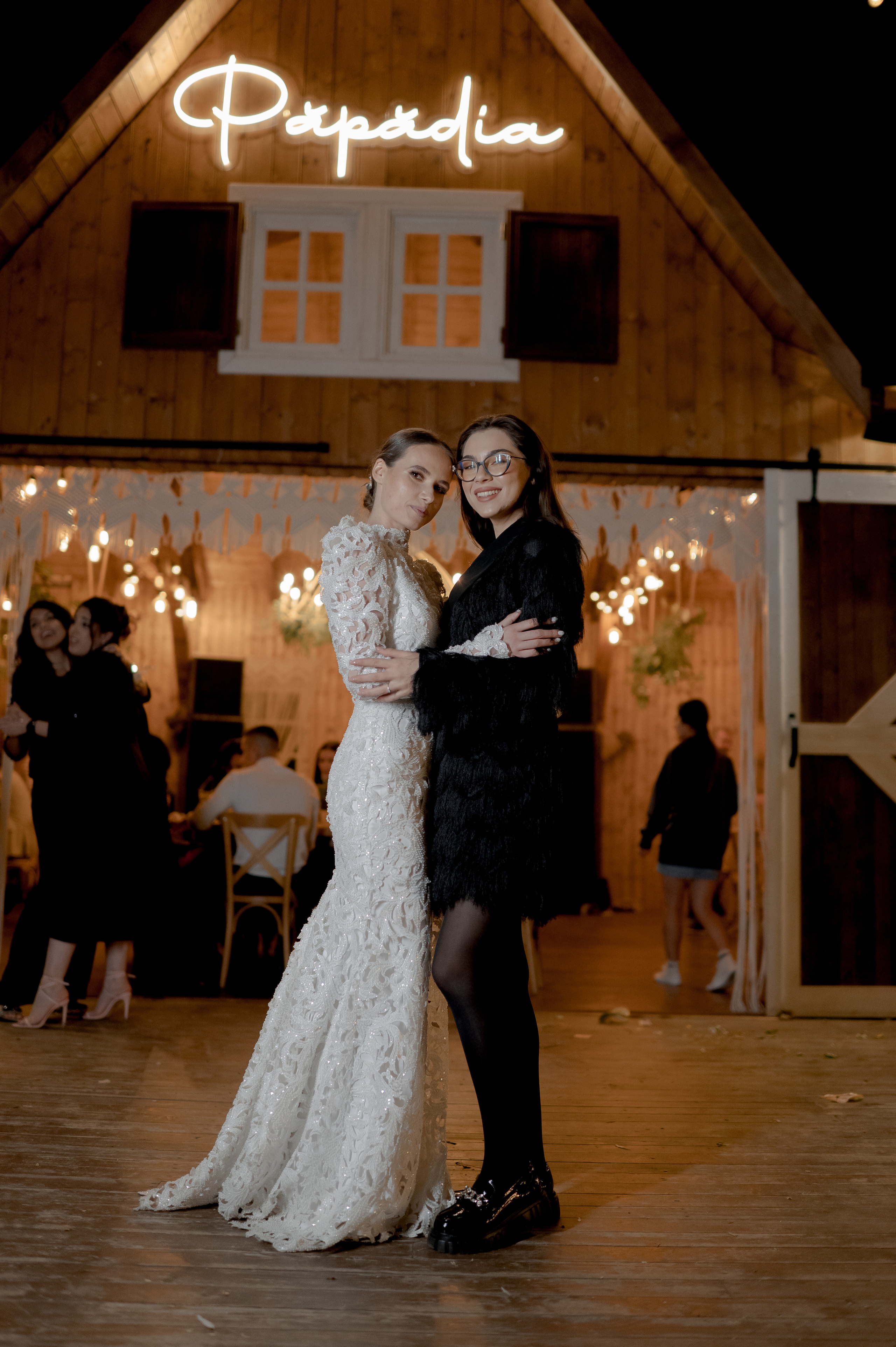 Boho barn wedding in Romania at Papadia Village, Dolj. Wedding photographer and videographer based in Timisoara, Romania
