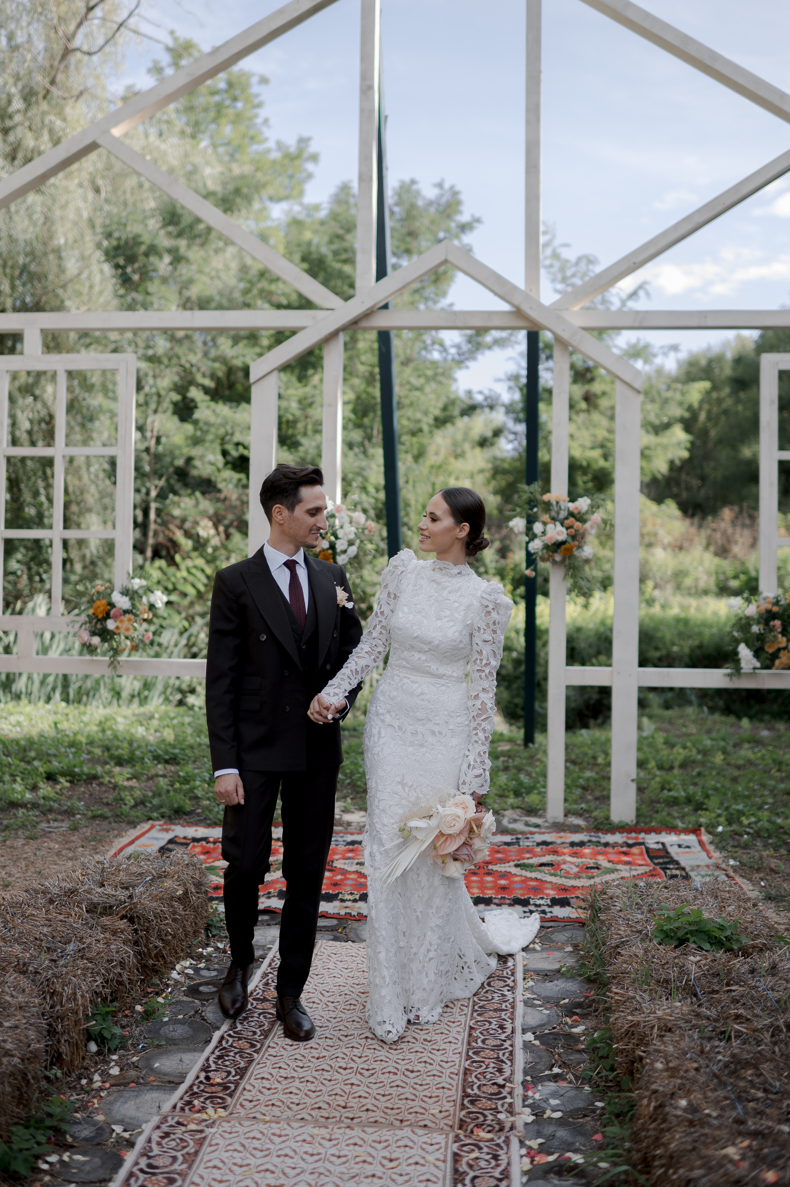 Boho barn wedding in Romania at Papadia Village, Dolj. Wedding photographer and videographer based in Timisoara, Romania
