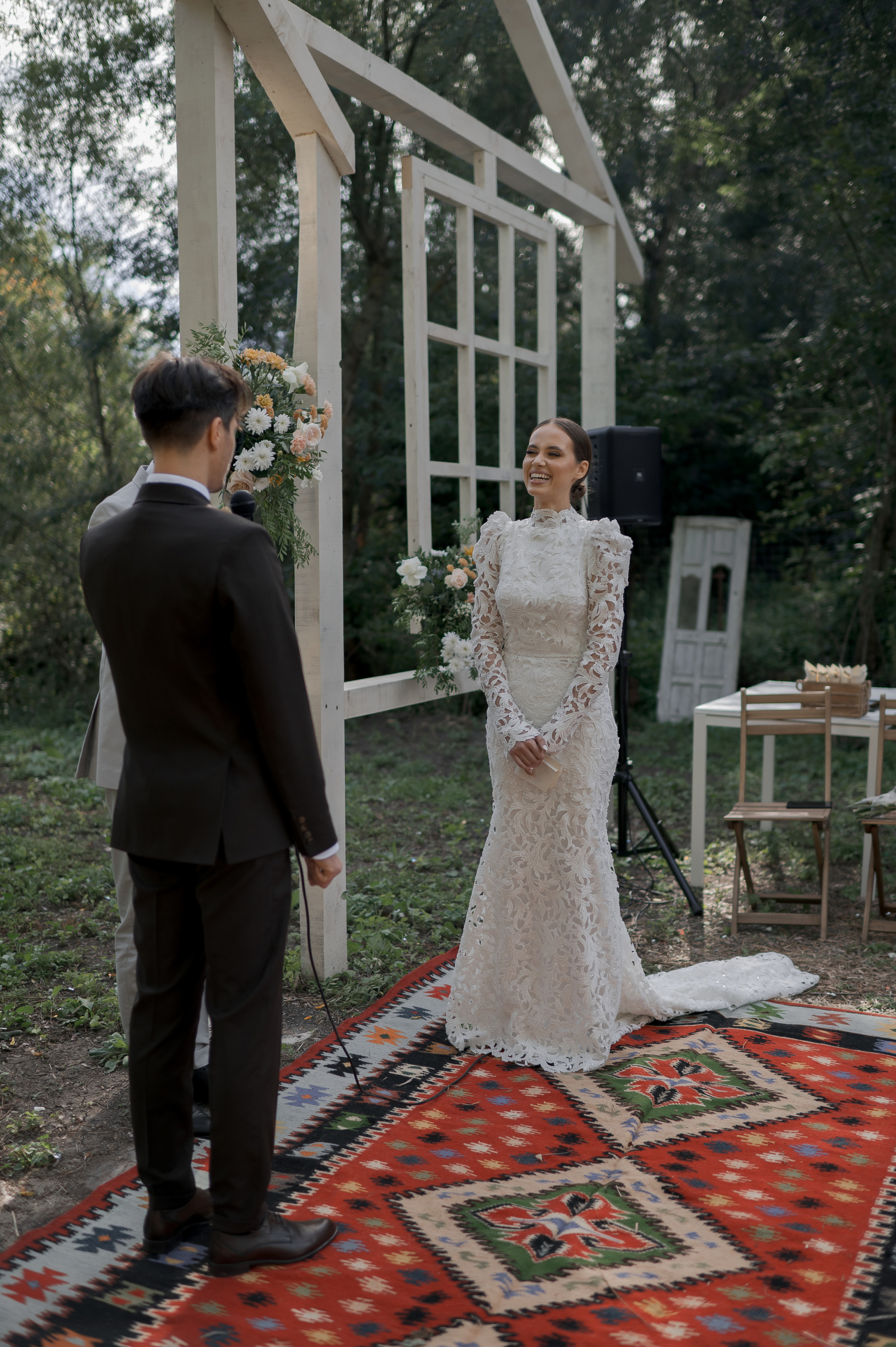 Boho barn wedding in Romania at Papadia Village, Dolj. Wedding photographer and videographer based in Timisoara, Romania