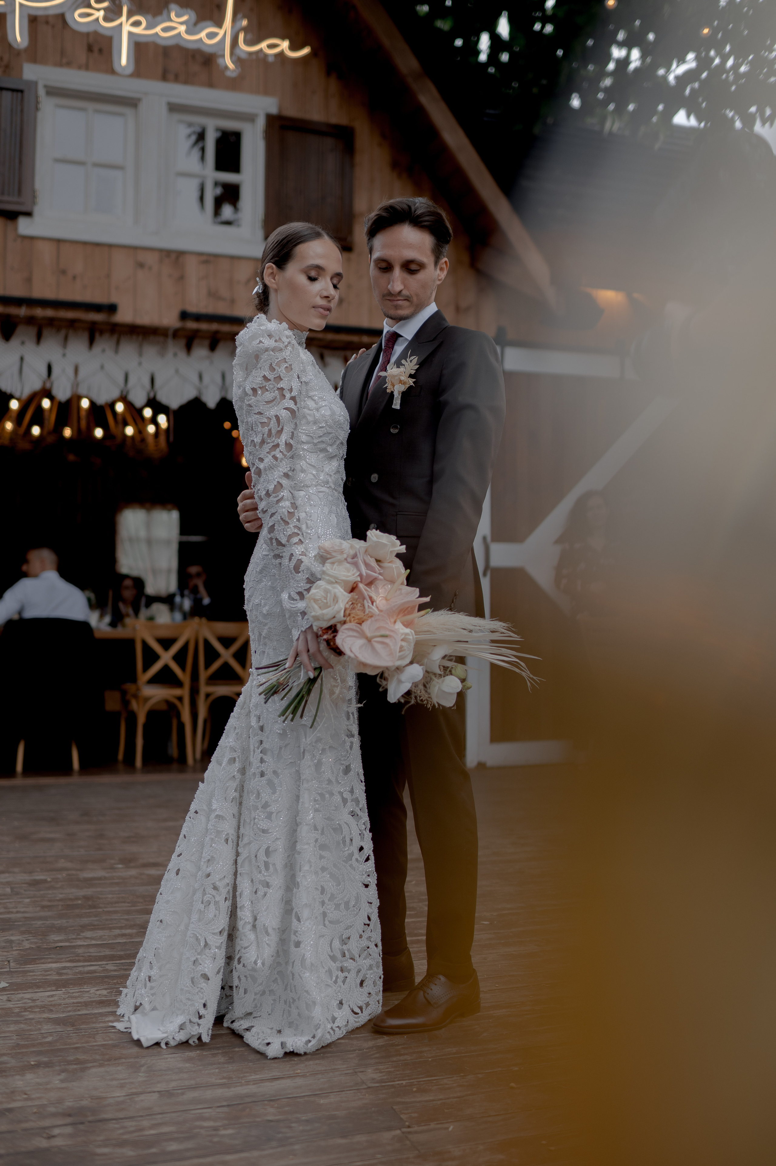 Boho barn wedding in Romania at Papadia Village, Dolj. Wedding photographer and videographer based in Timisoara, Romania