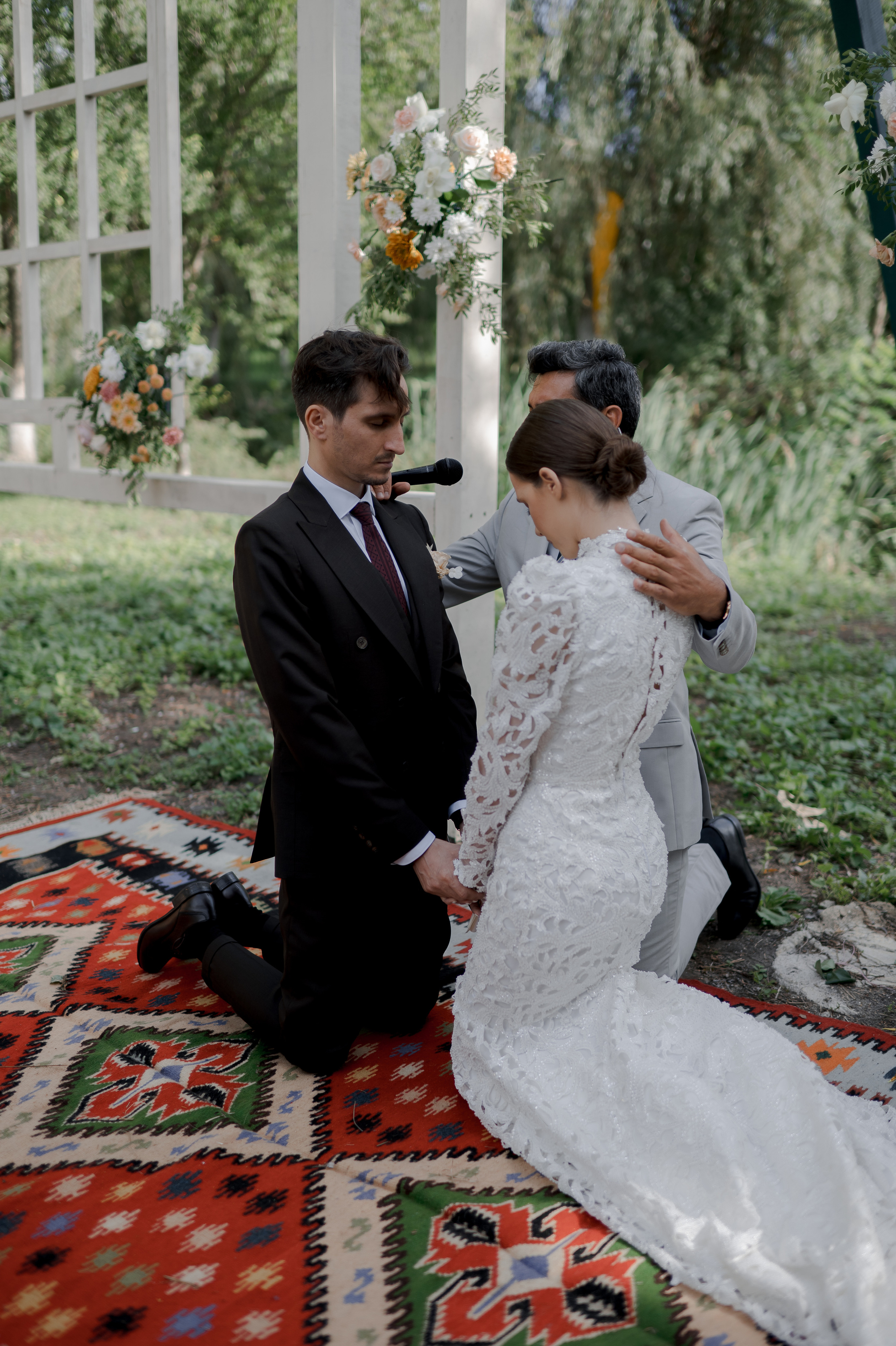 Boho barn wedding in Romania at Papadia Village, Dolj. Wedding photographer and videographer based in Timisoara, Romania