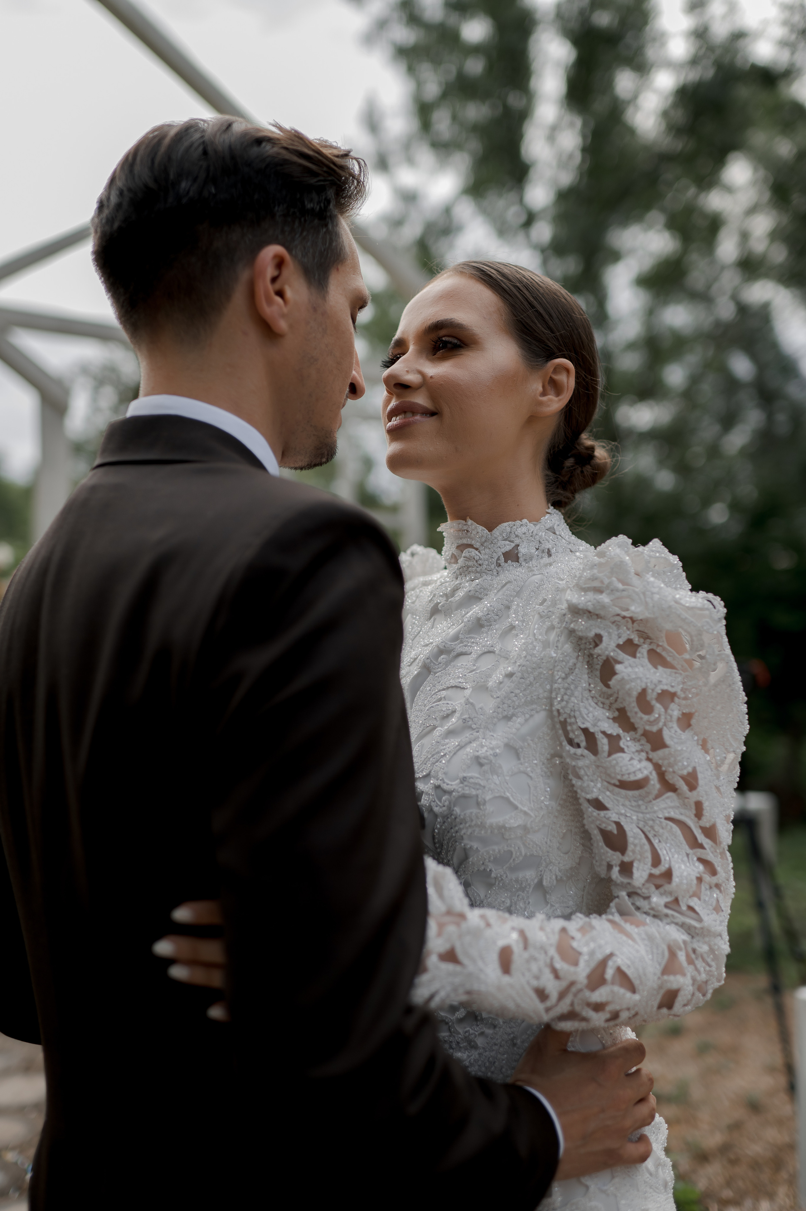 Boho barn wedding in Romania at Papadia Village, Dolj. Wedding photographer and videographer based in Timisoara, Romania