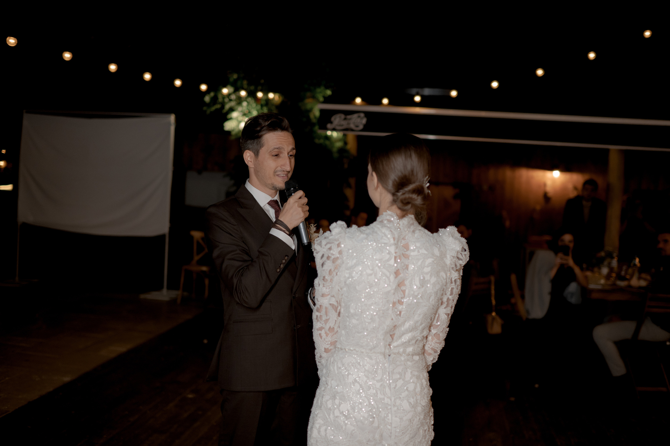 Boho barn wedding in Romania at Papadia Village, Dolj. Wedding photographer and videographer based in Timisoara, Romania