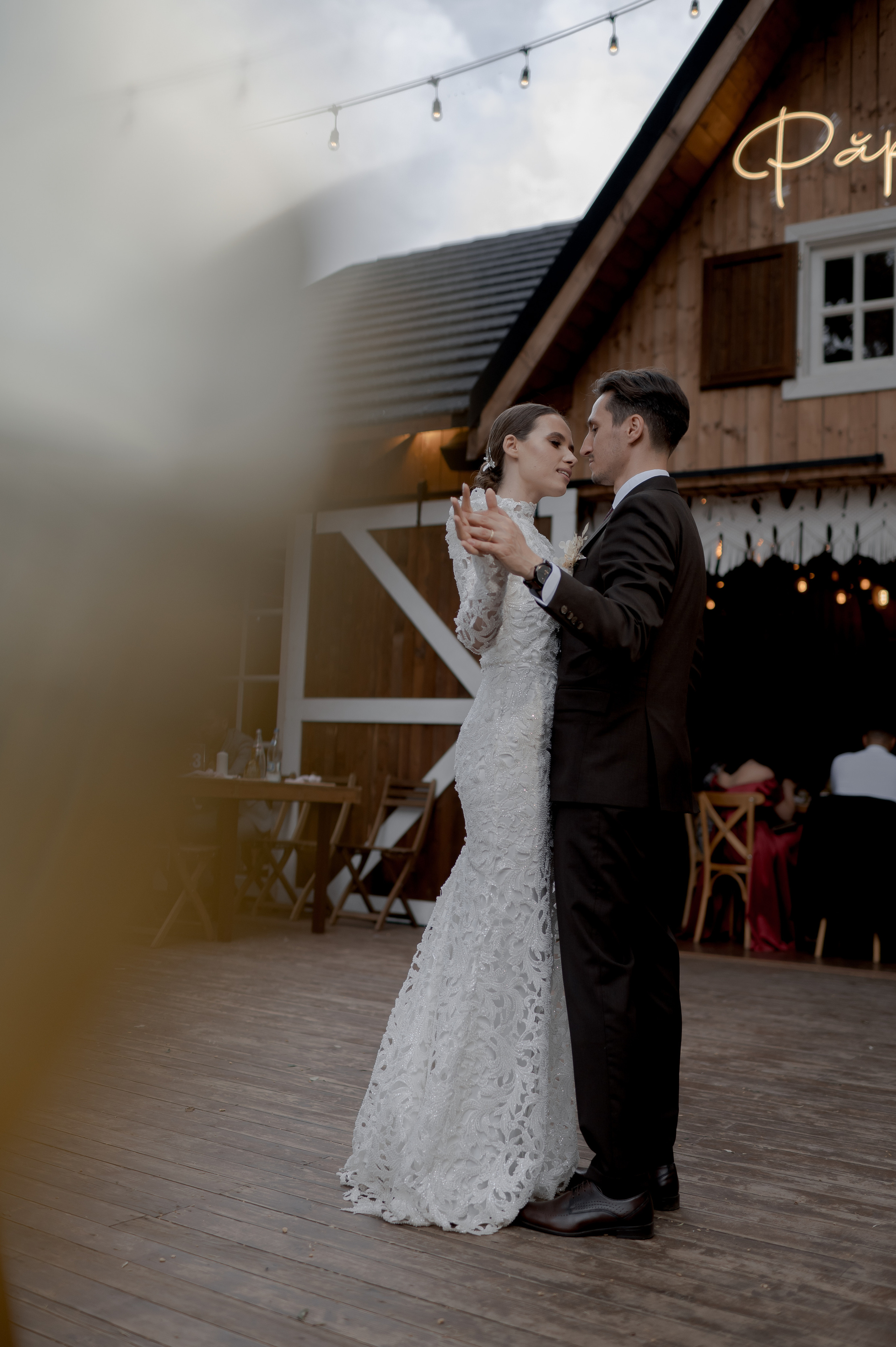 Boho barn wedding in Romania at Papadia Village, Dolj. Wedding photographer and videographer based in Timisoara, Romania