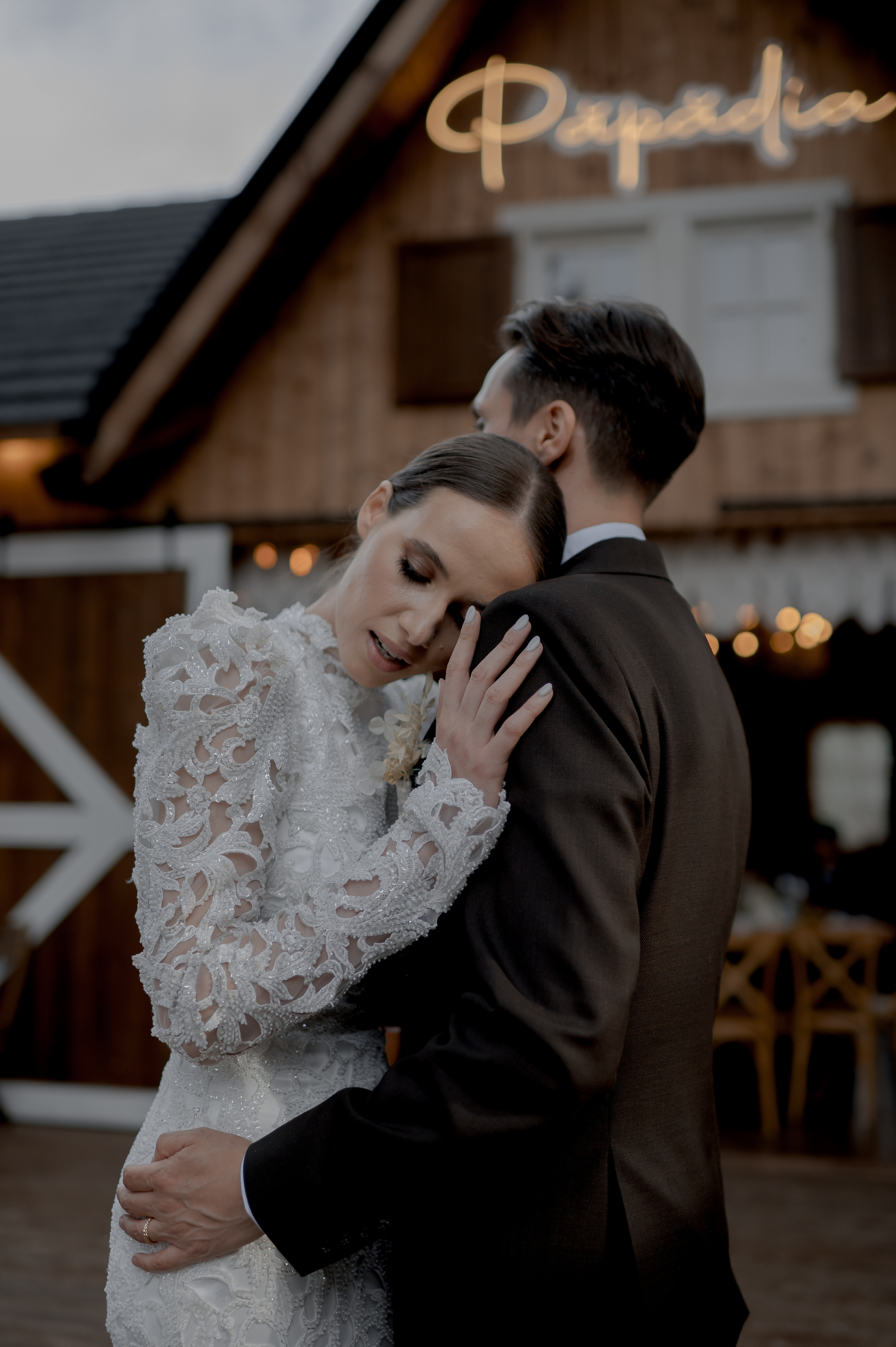 Boho barn wedding in Romania at Papadia Village, Dolj. Wedding photographer and videographer based in Timisoara, Romania